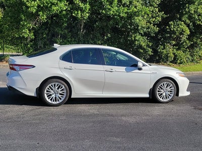 2020 Toyota Camry Hybrid XLE