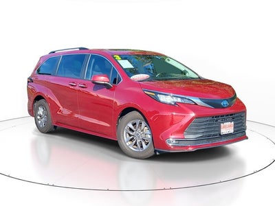 2023 Toyota Sienna XLE