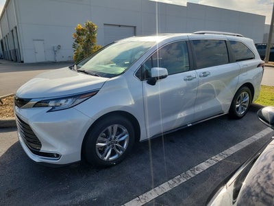 2023 Toyota Sienna Limited