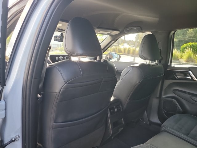 2023 Mitsubishi Outlander SE