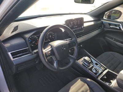 2023 Mitsubishi Outlander SE