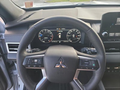 2023 Mitsubishi Outlander SE