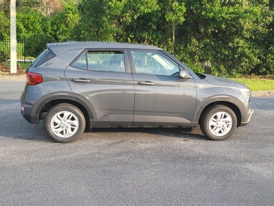 2025 Hyundai Venue SE