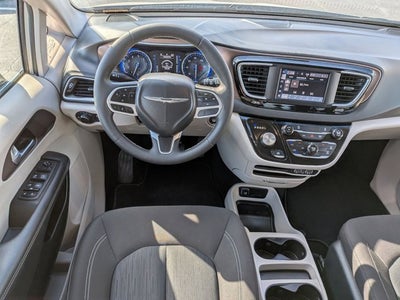 2024 Chrysler Voyager LX