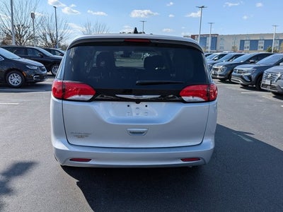 2024 Chrysler Voyager LX