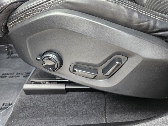 2024 Volvo XC60 Ultimate Dark Theme