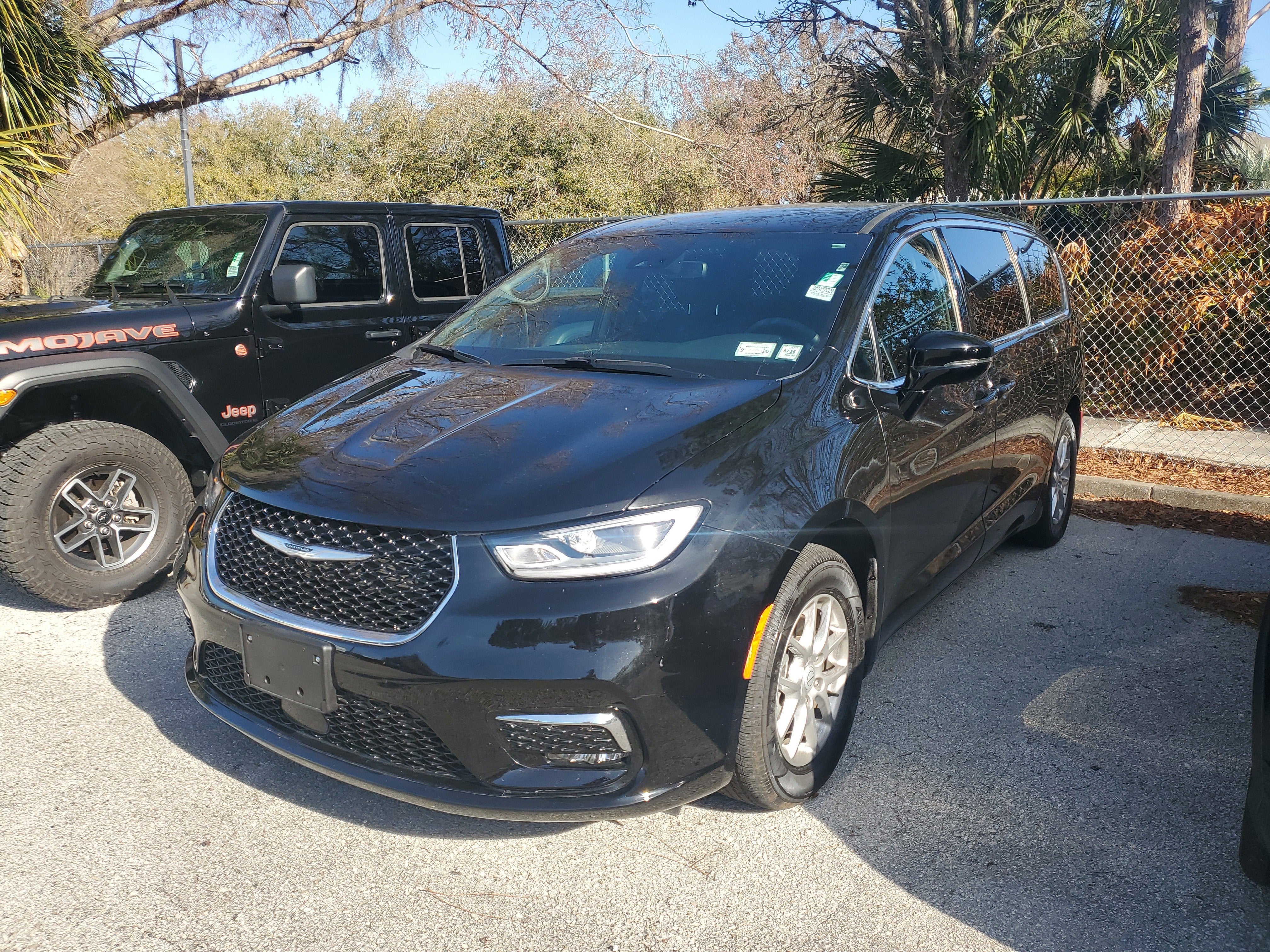 2025 Chrysler Pacifica Select