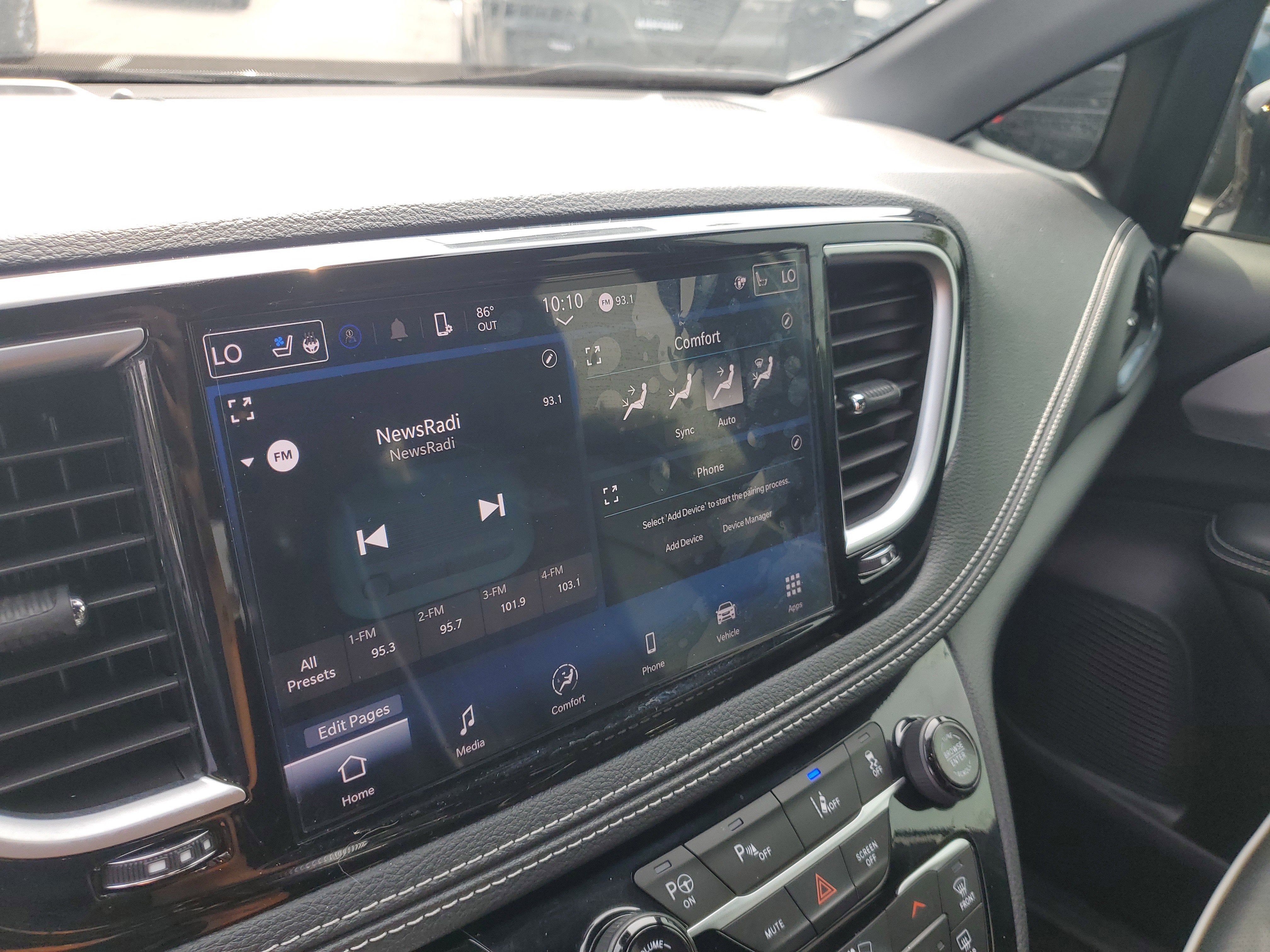 2025 Chrysler Pacifica Hybrid Premium S Appearance Pkg