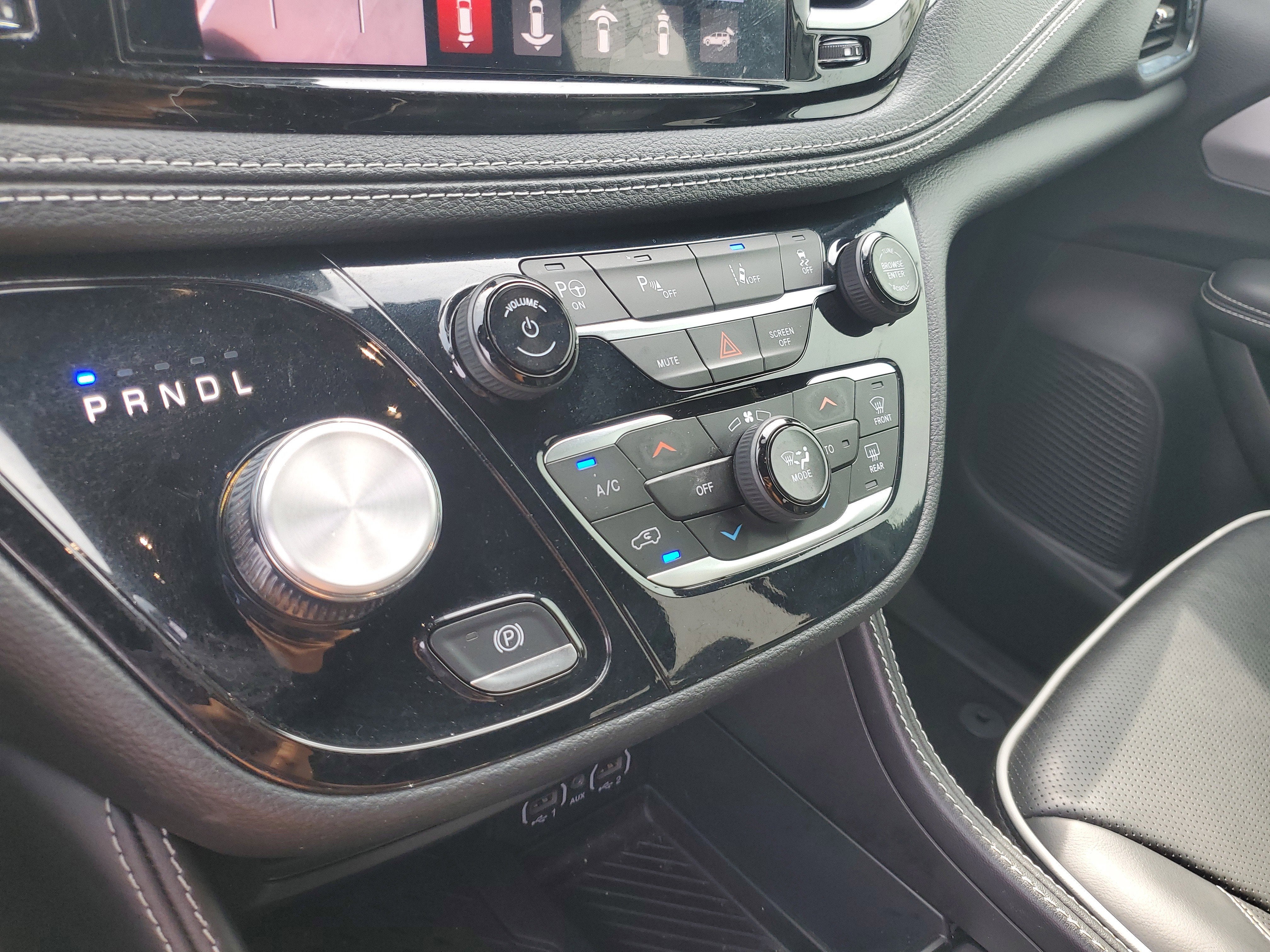 2025 Chrysler Pacifica Hybrid Premium S Appearance Pkg