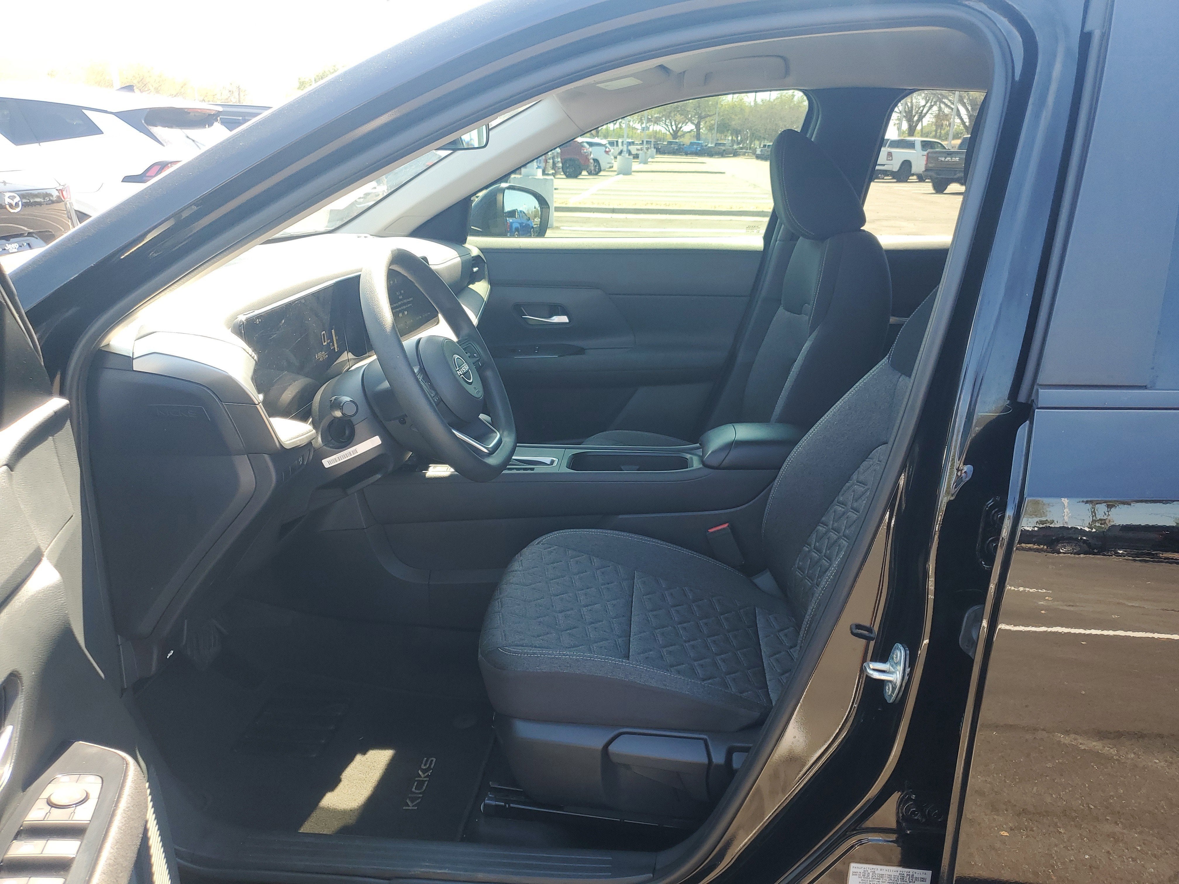 2025 Nissan Kicks SV