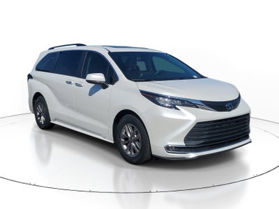 2023 Toyota Sienna XLE