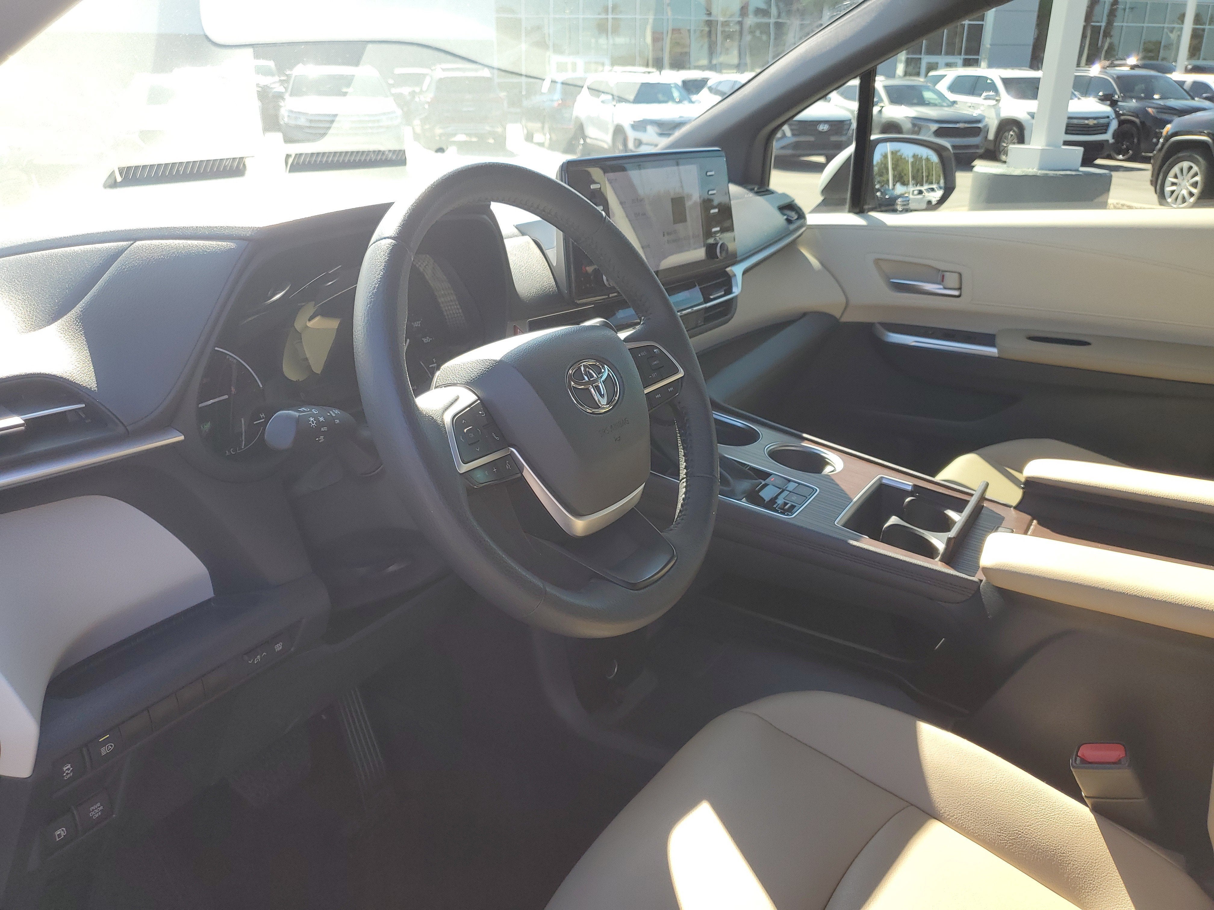 2023 Toyota Sienna XLE
