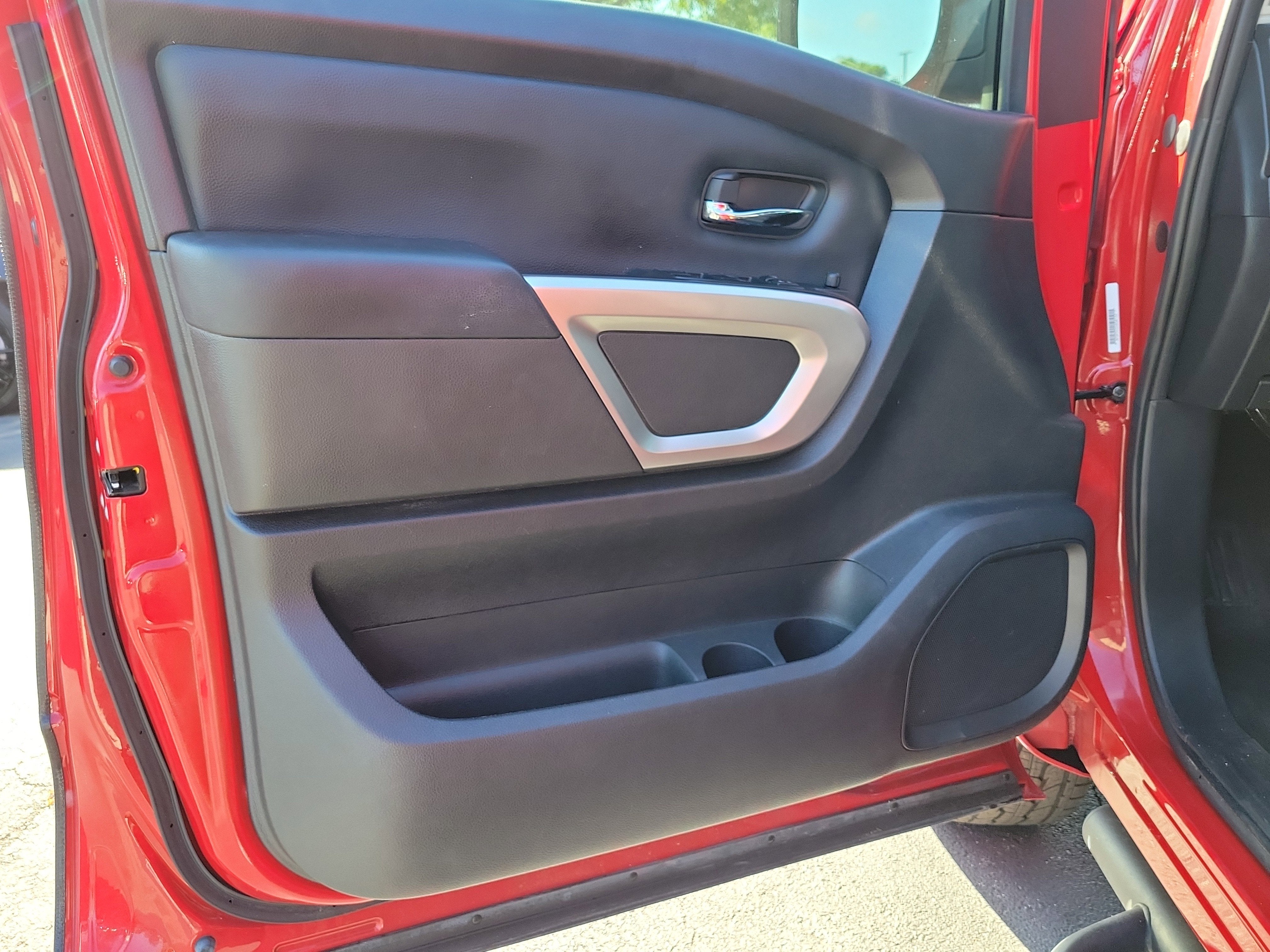 2022 Nissan Titan SV