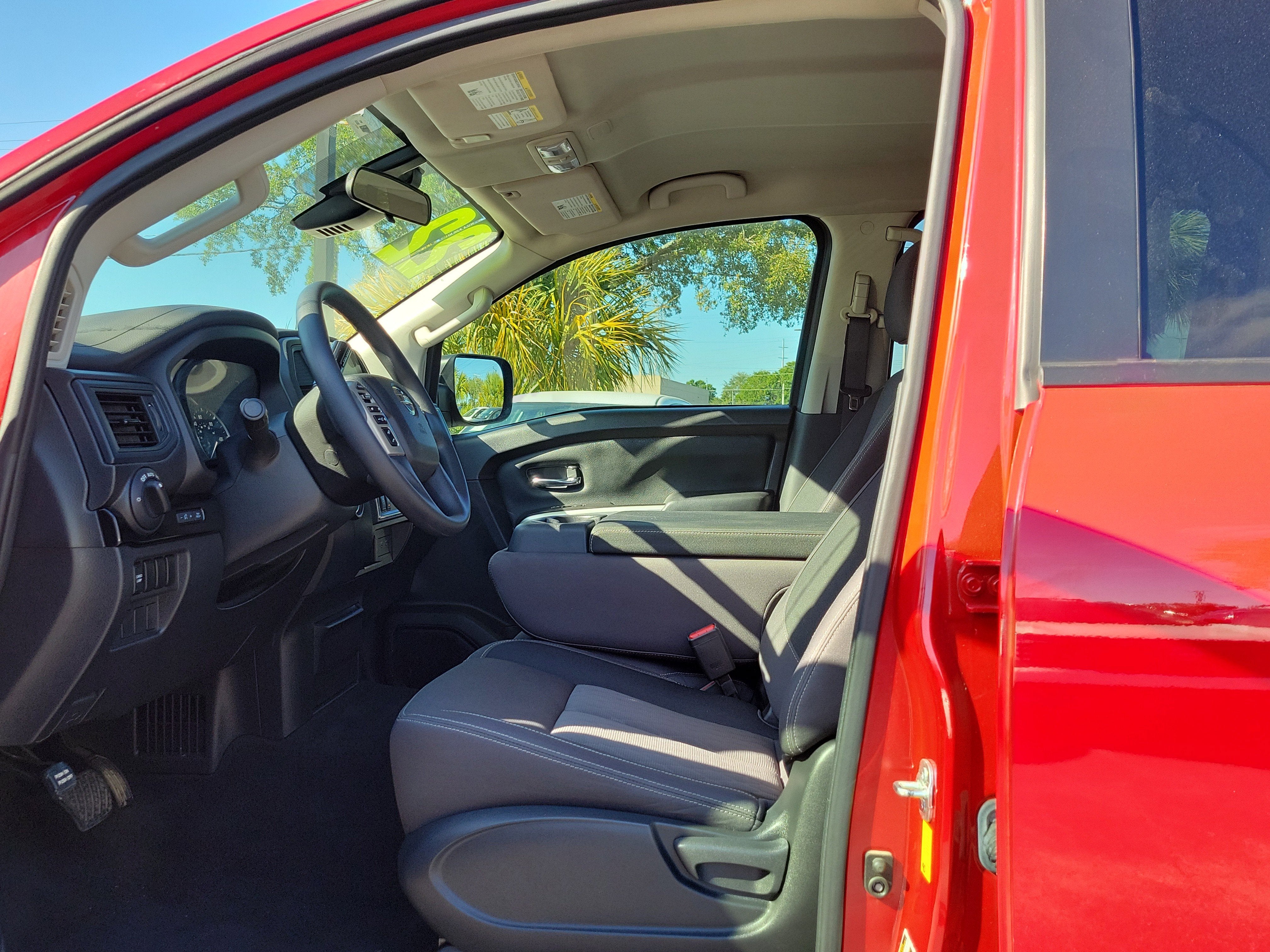 2022 Nissan Titan SV