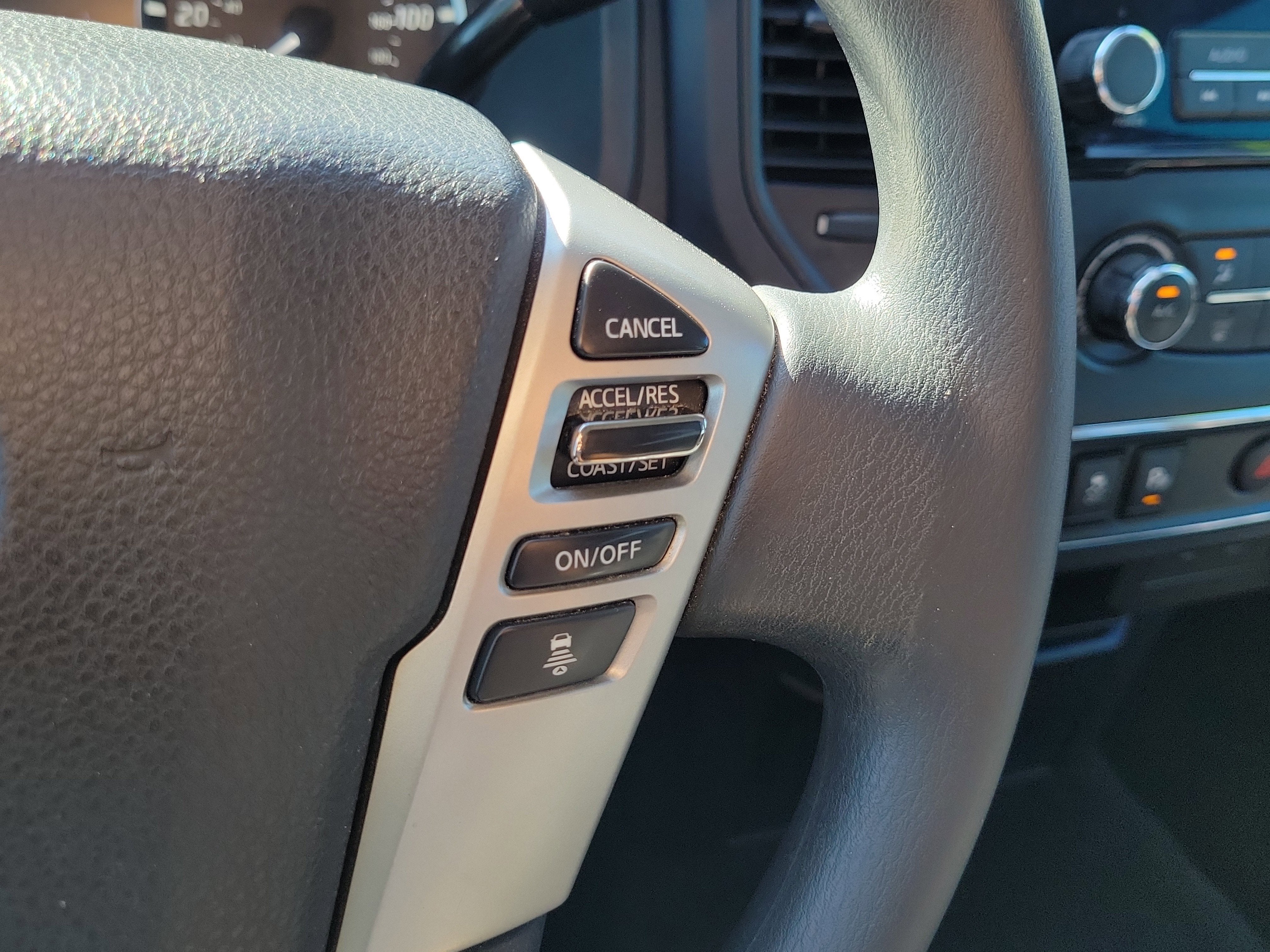 2022 Nissan Titan SV