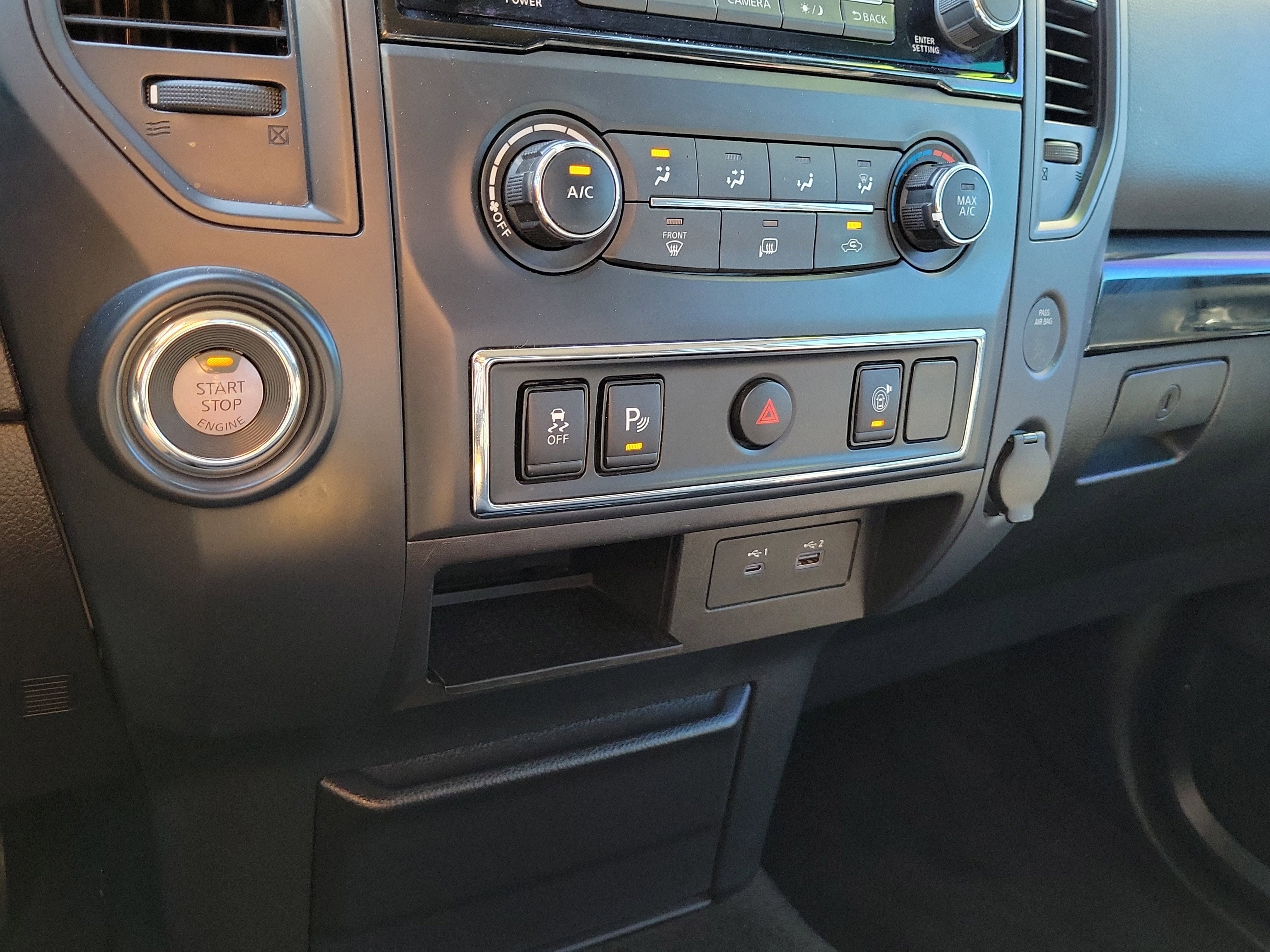 2022 Nissan Titan SV