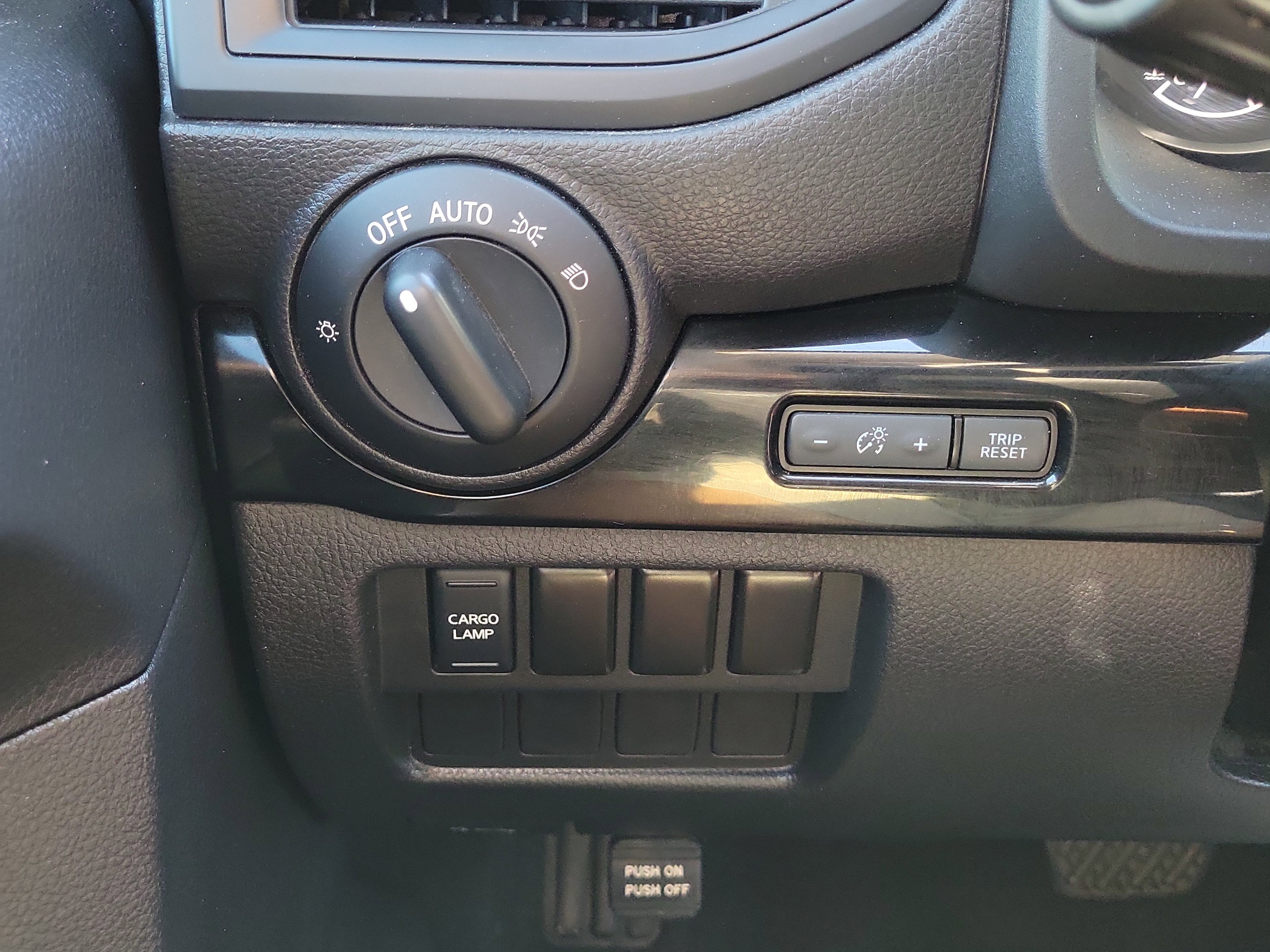 2022 Nissan Titan SV