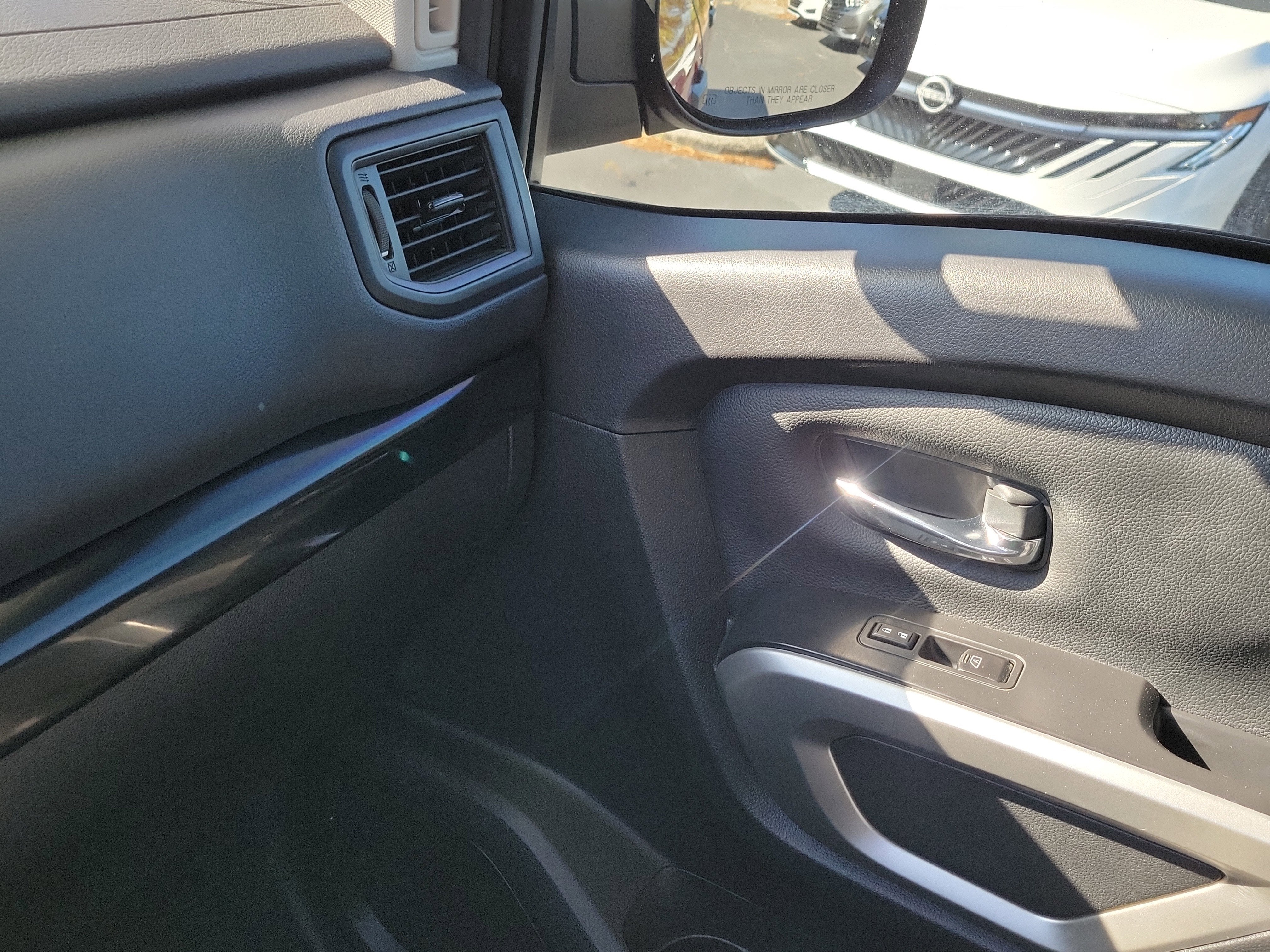 2022 Nissan Titan SV