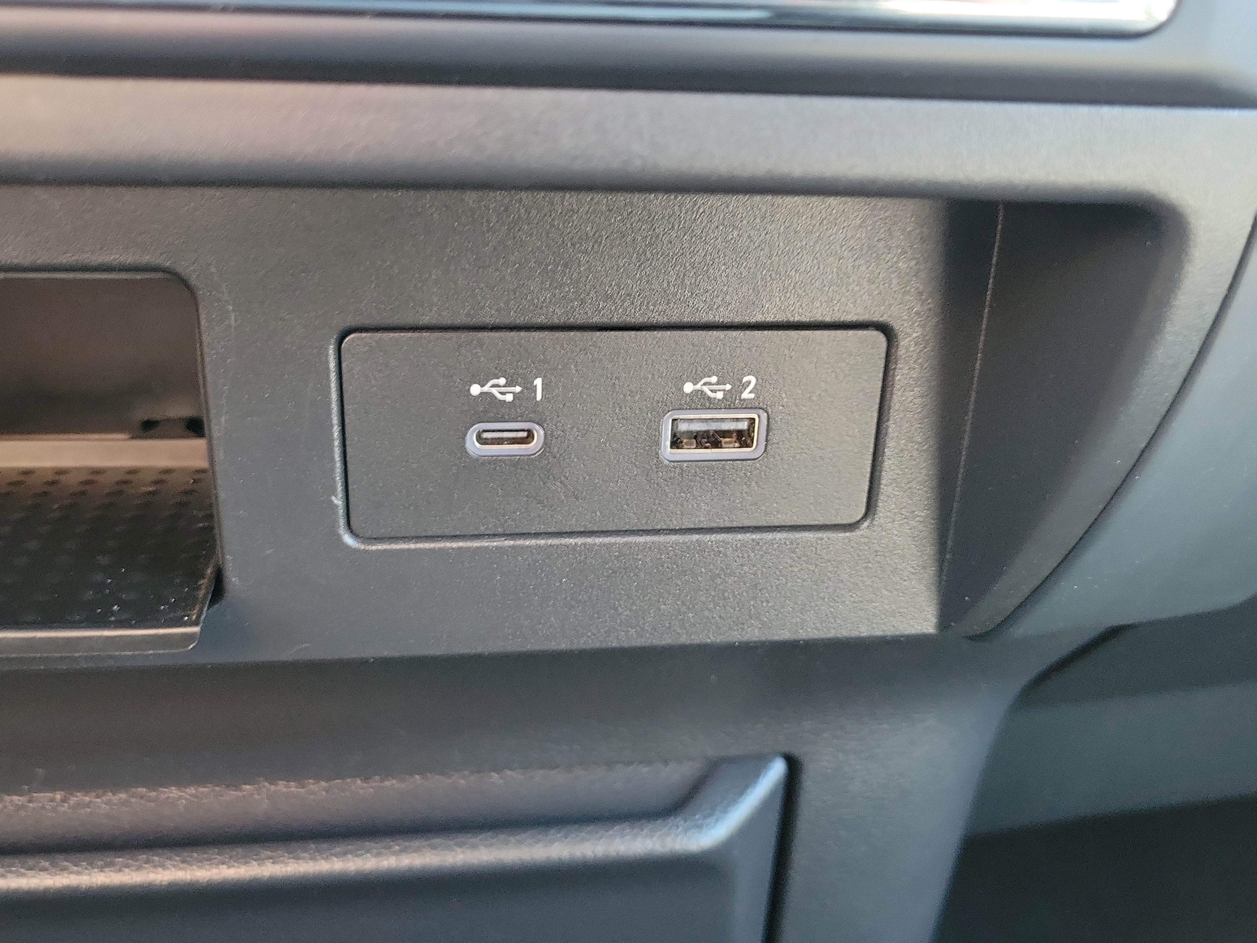 2022 Nissan Titan SV