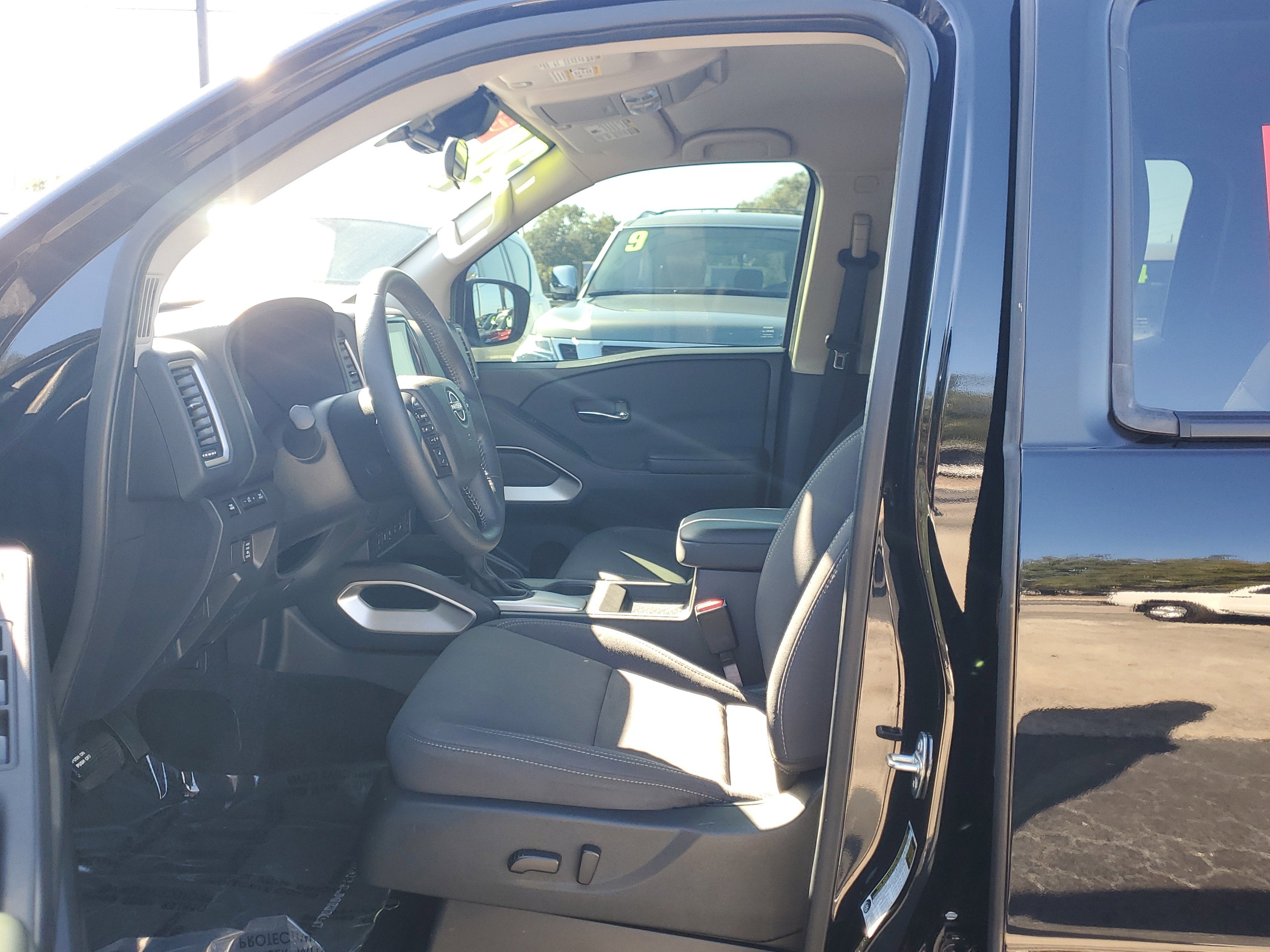 2024 Nissan Frontier SV