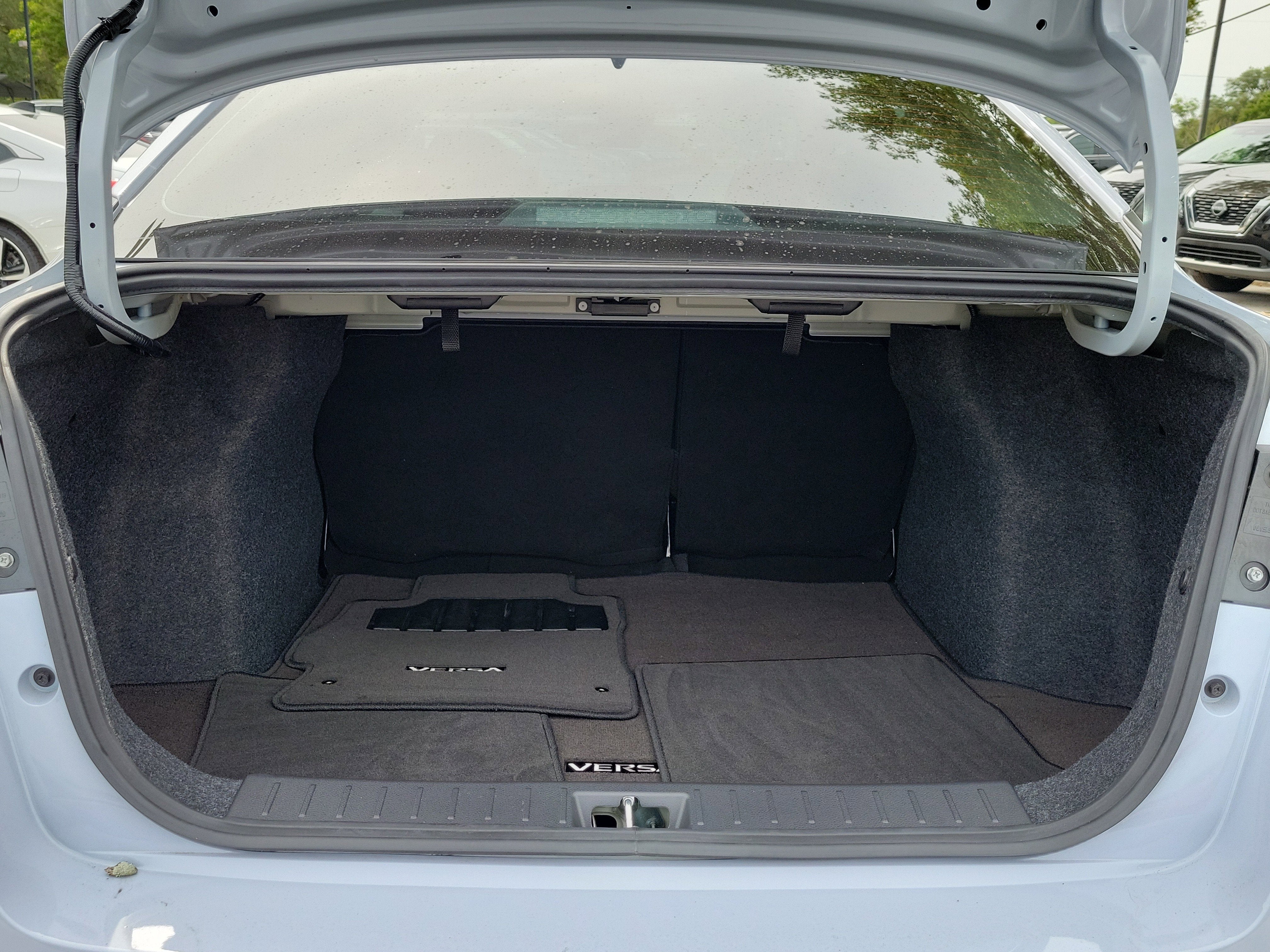 2025 Nissan Versa SR