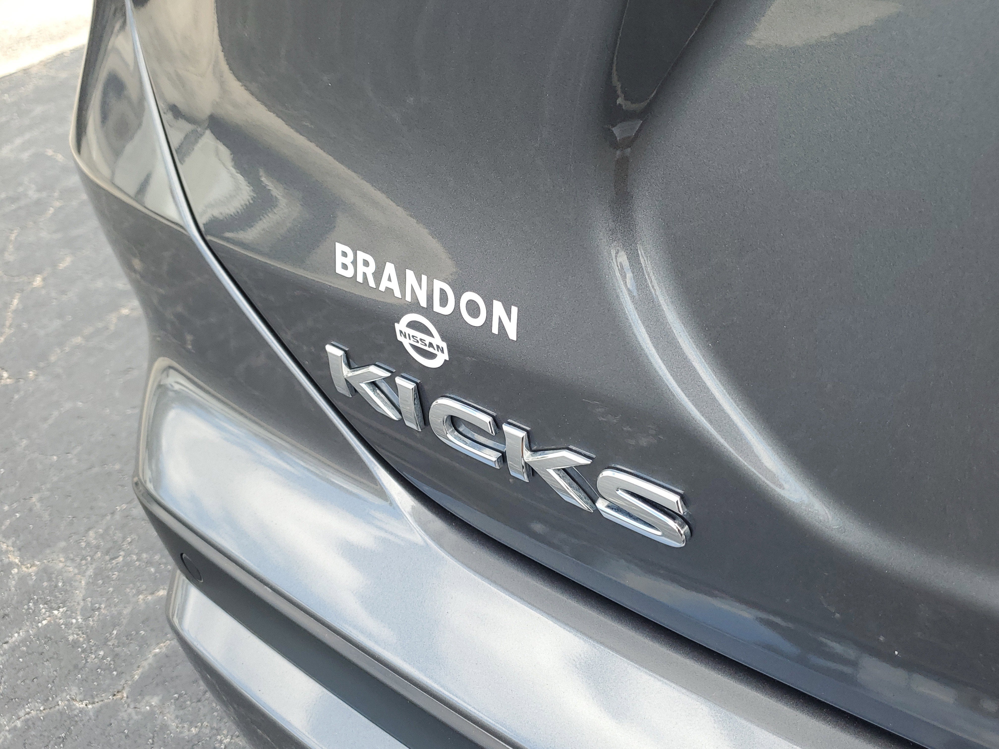 2023 Nissan Kicks SR