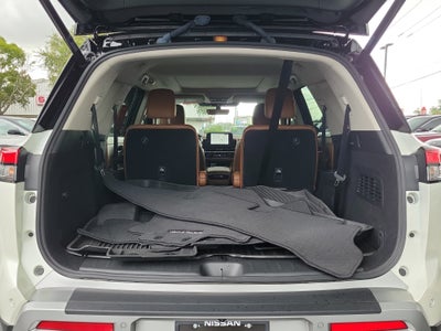 2024 Nissan Pathfinder Platinum