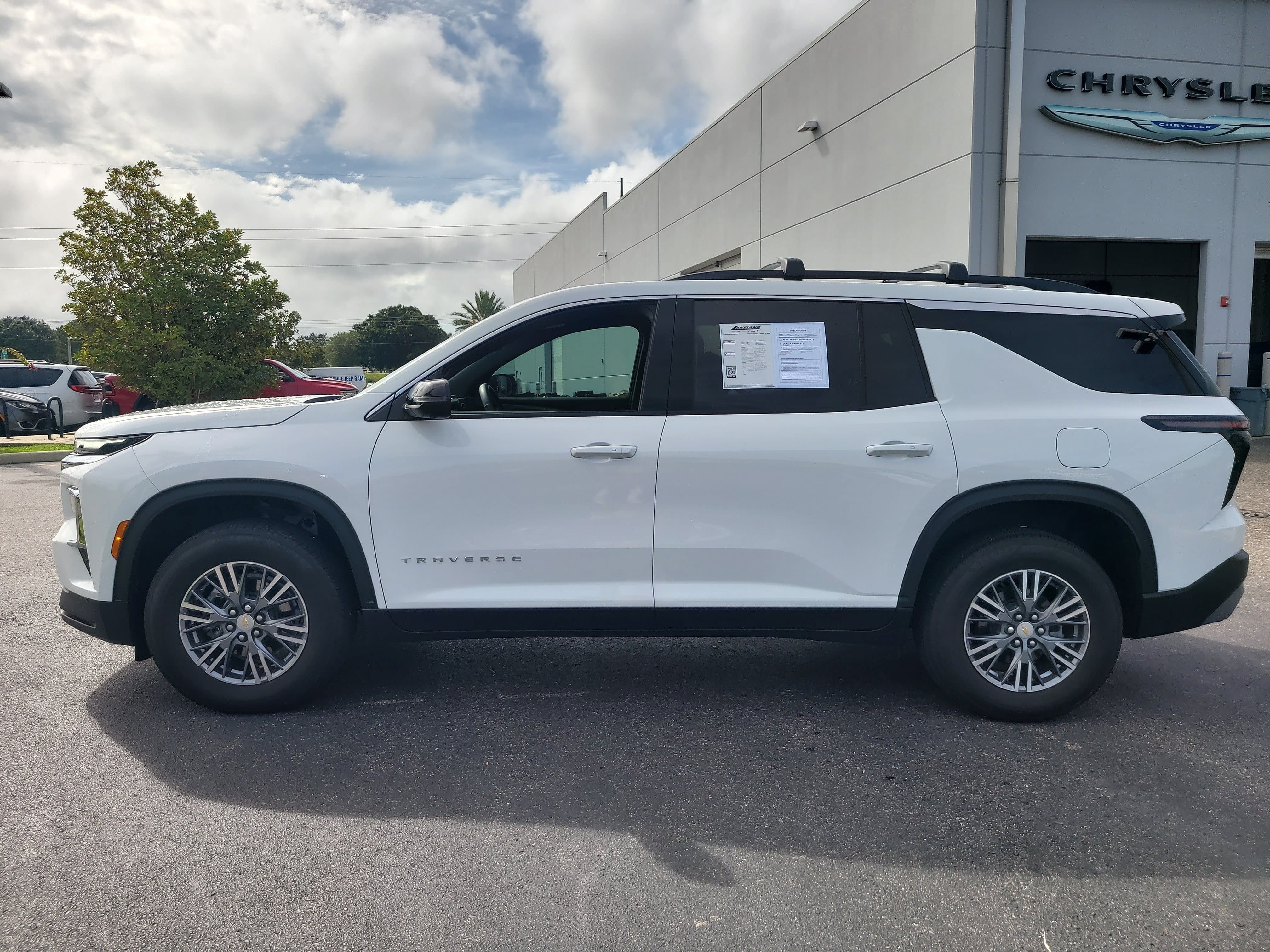 2025 Chevrolet Traverse FWD LT