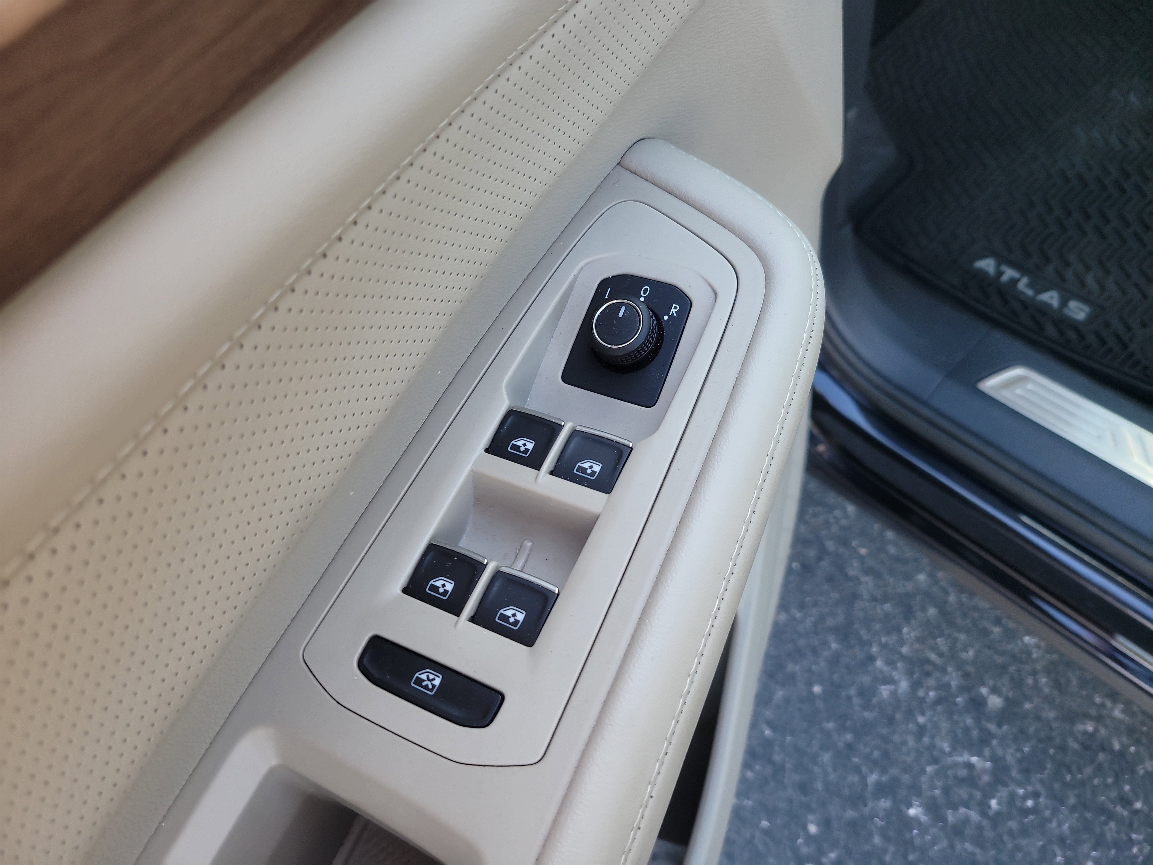 2024 Volkswagen Atlas 2.0T SE with Technology
