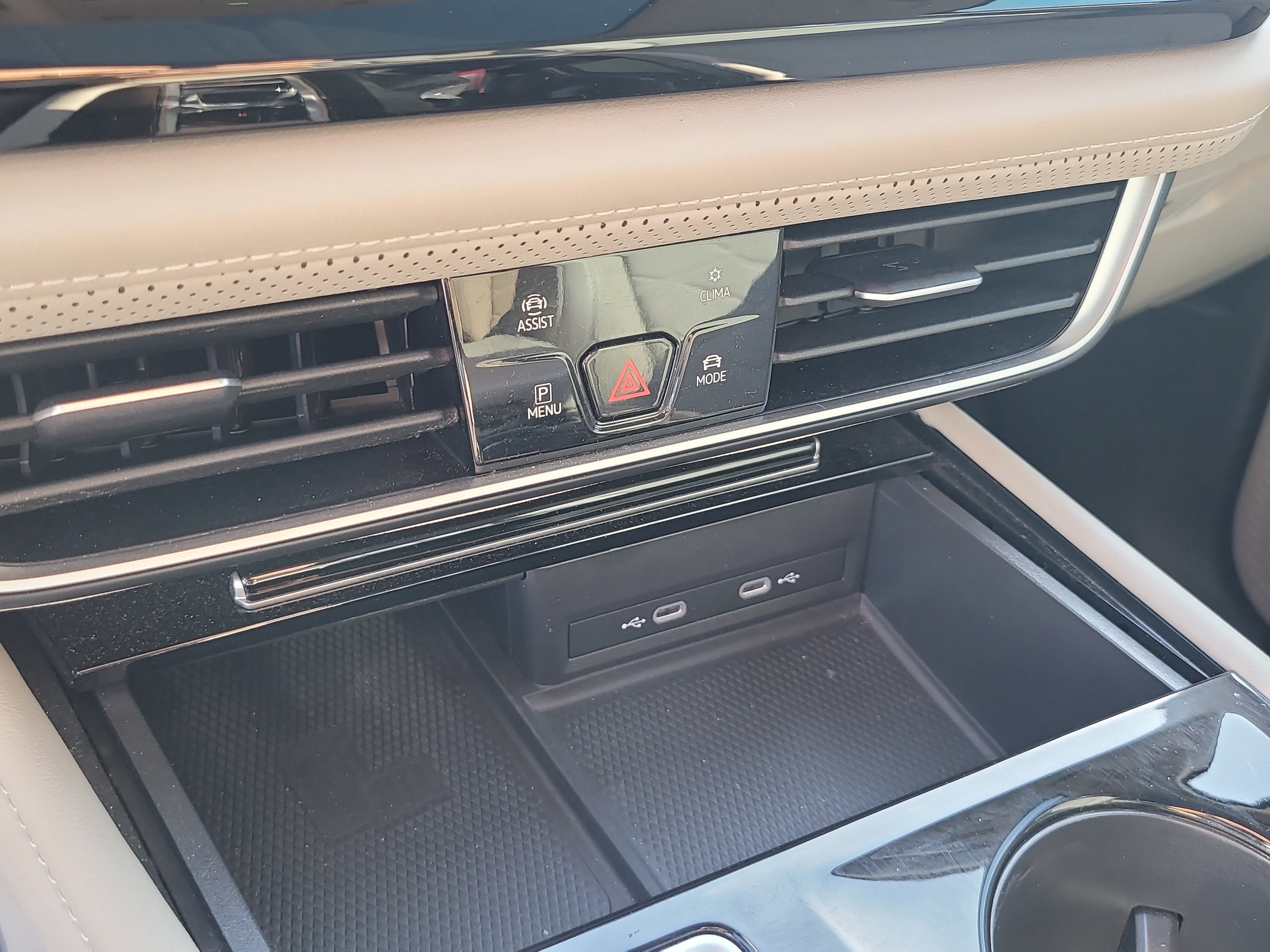 2024 Volkswagen Atlas 2.0T SE with Technology
