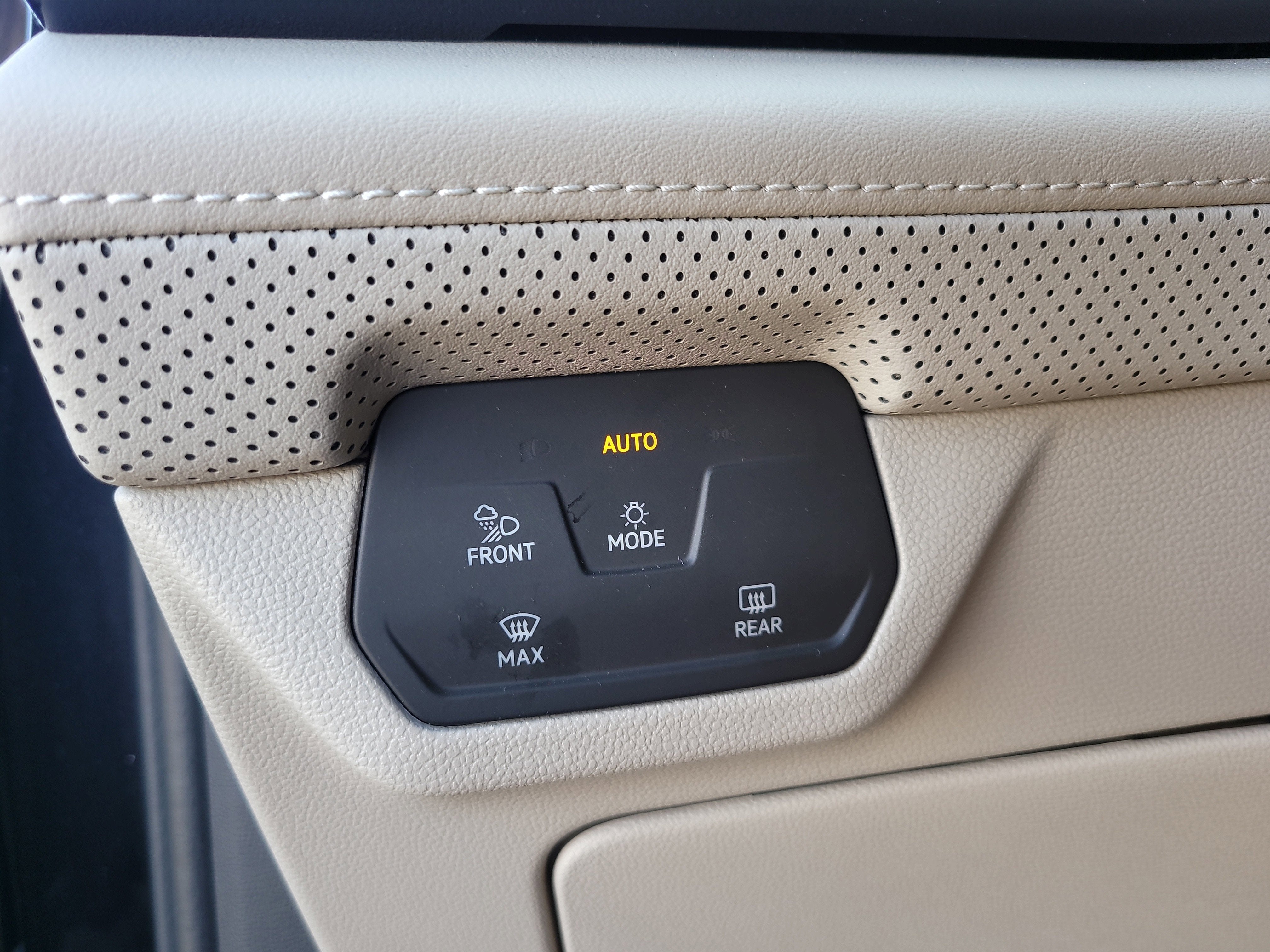2024 Volkswagen Atlas 2.0T SE with Technology