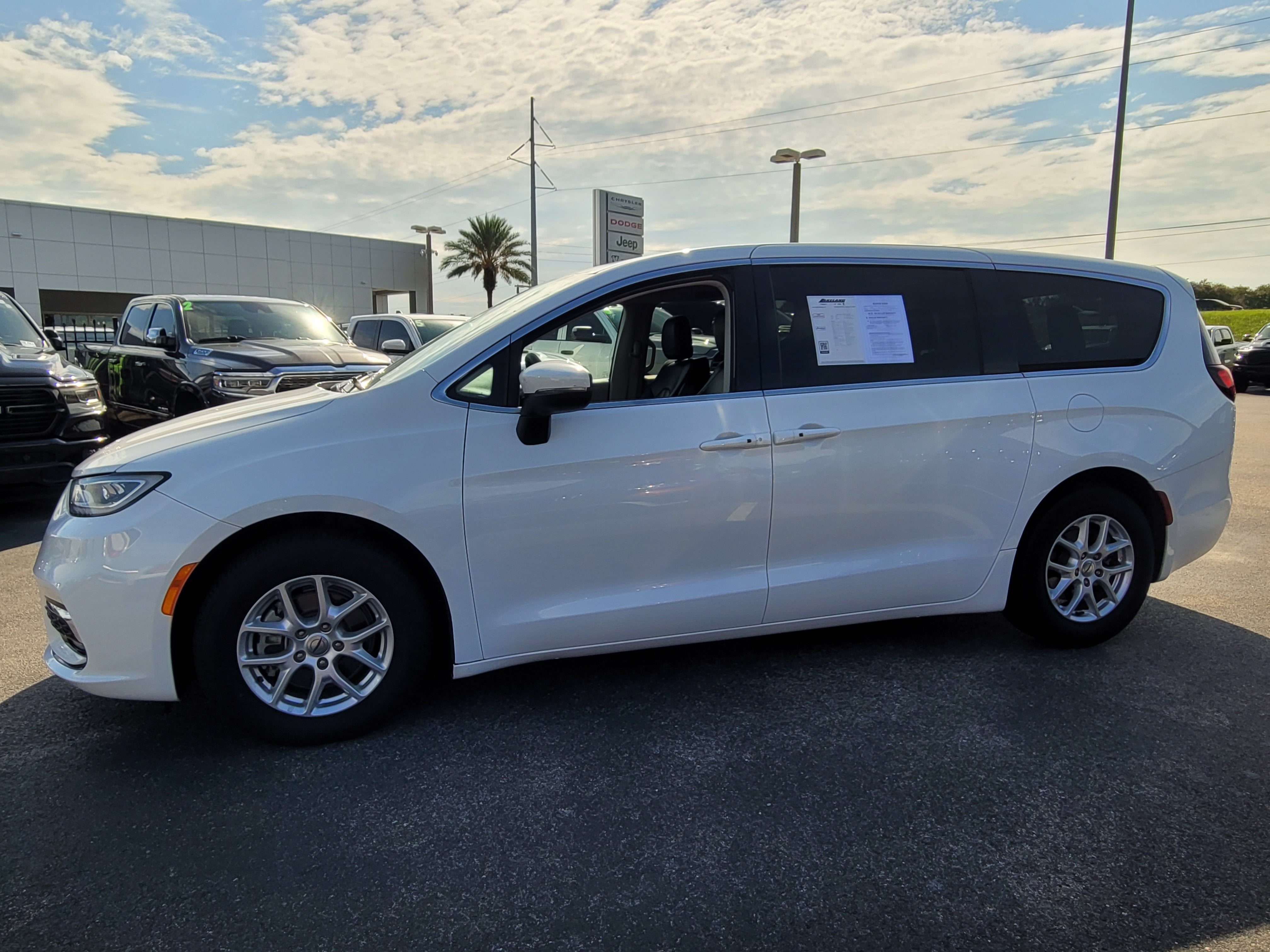 2023 Chrysler Pacifica Touring L