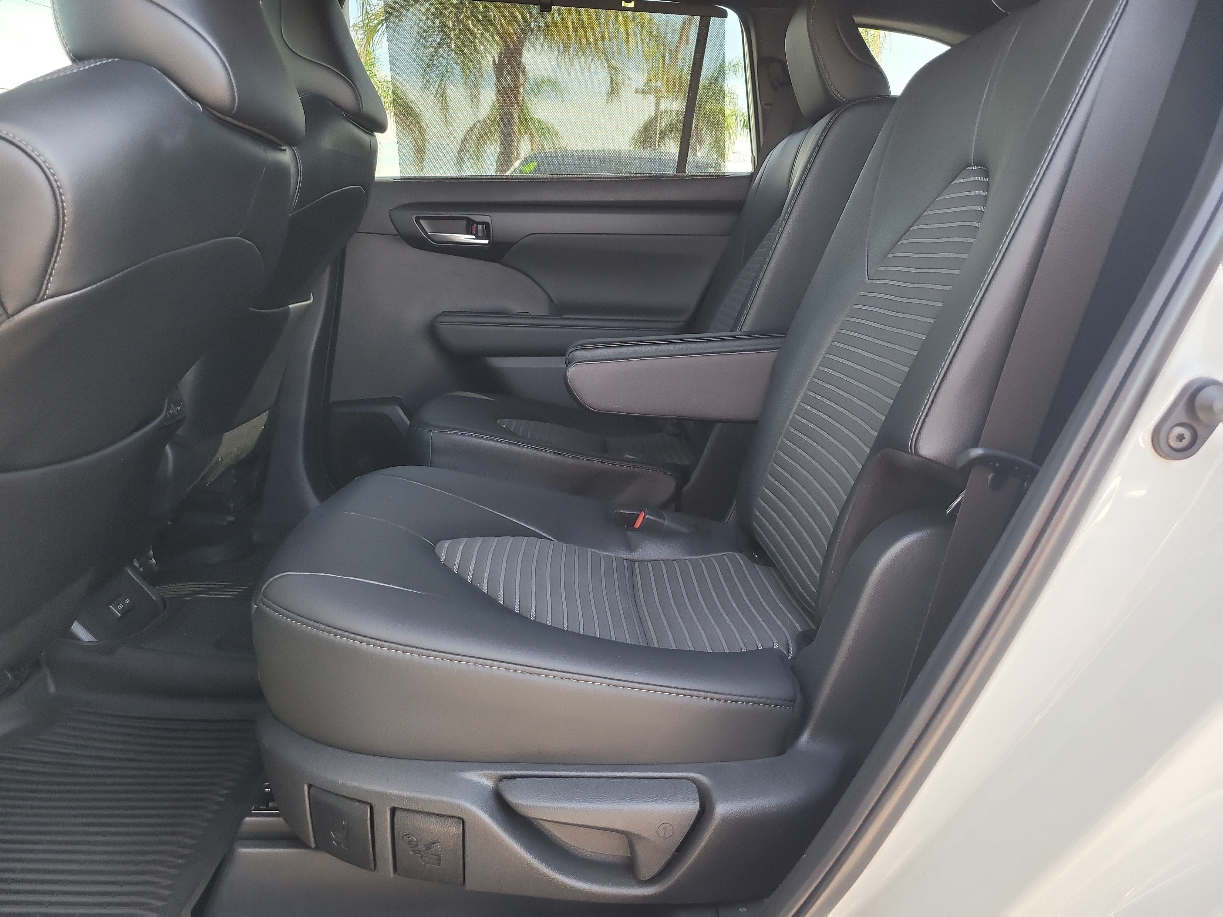 2025 Toyota Highlander LE