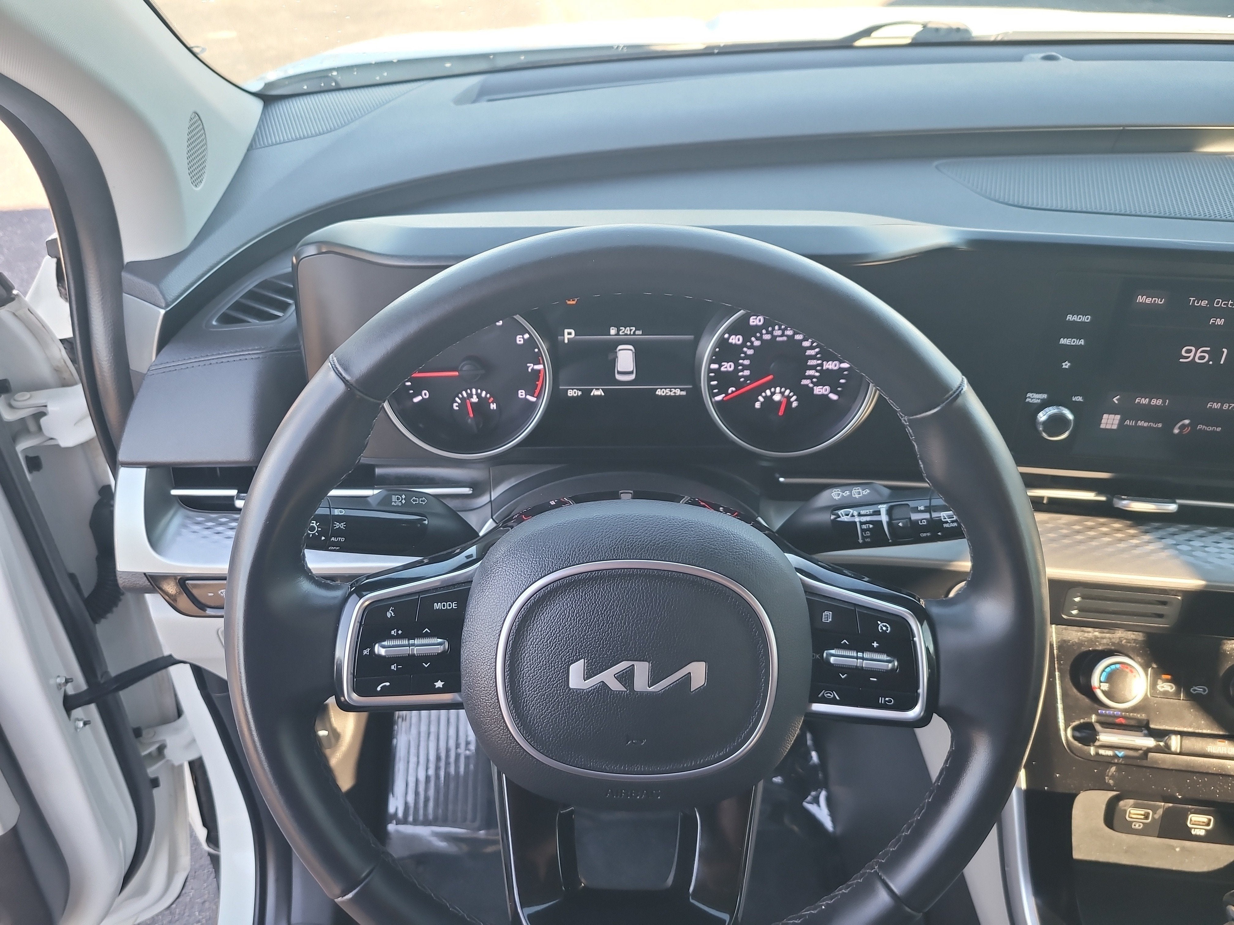 2024 Kia Carnival LX
