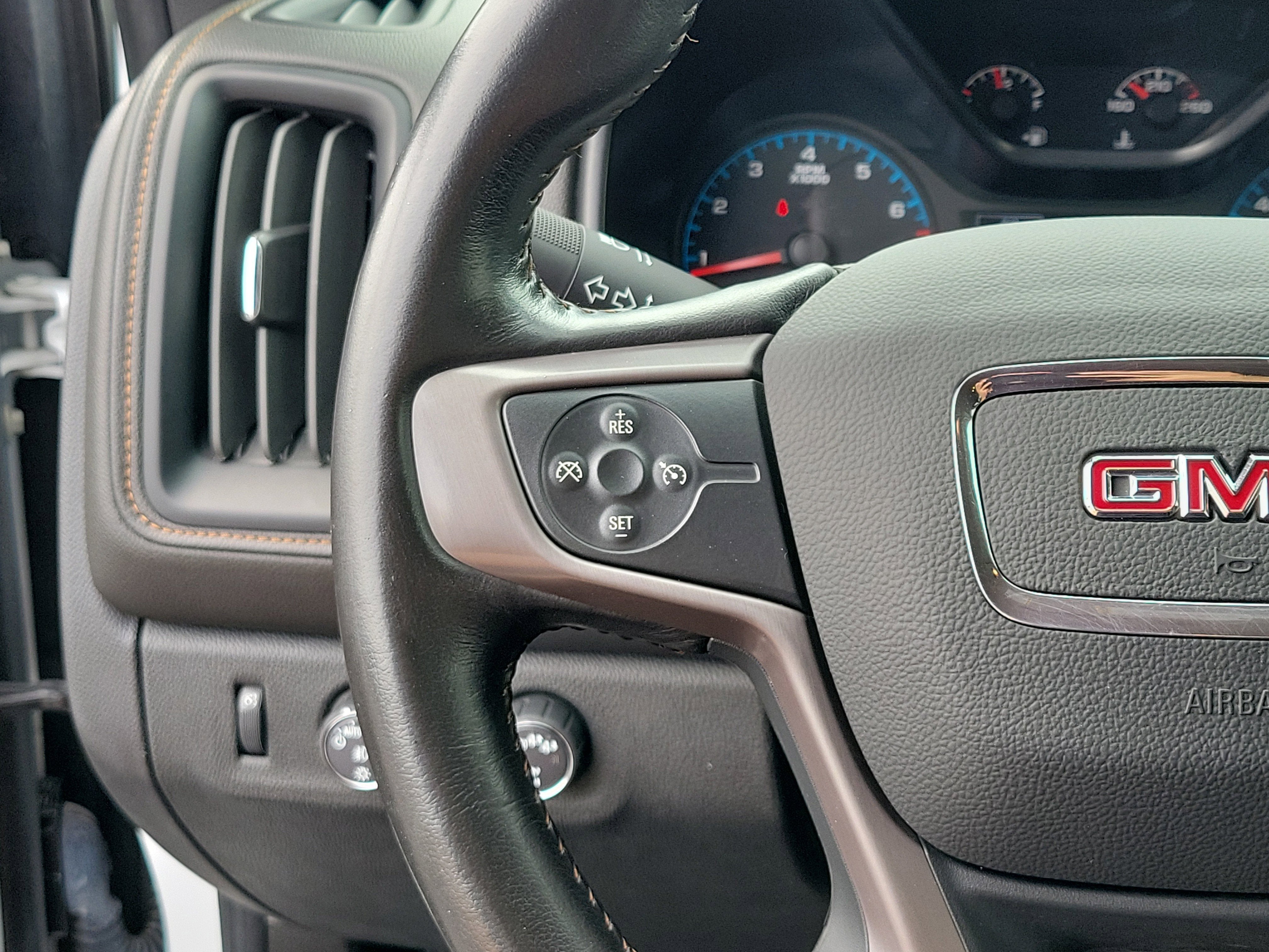 2022 GMC Canyon 4WD AT4 w/Cloth