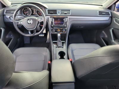 2017 Volkswagen Passat R-Line w/Comfort Pkg