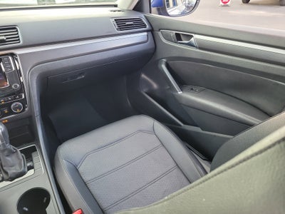2017 Volkswagen Passat R-Line w/Comfort Pkg