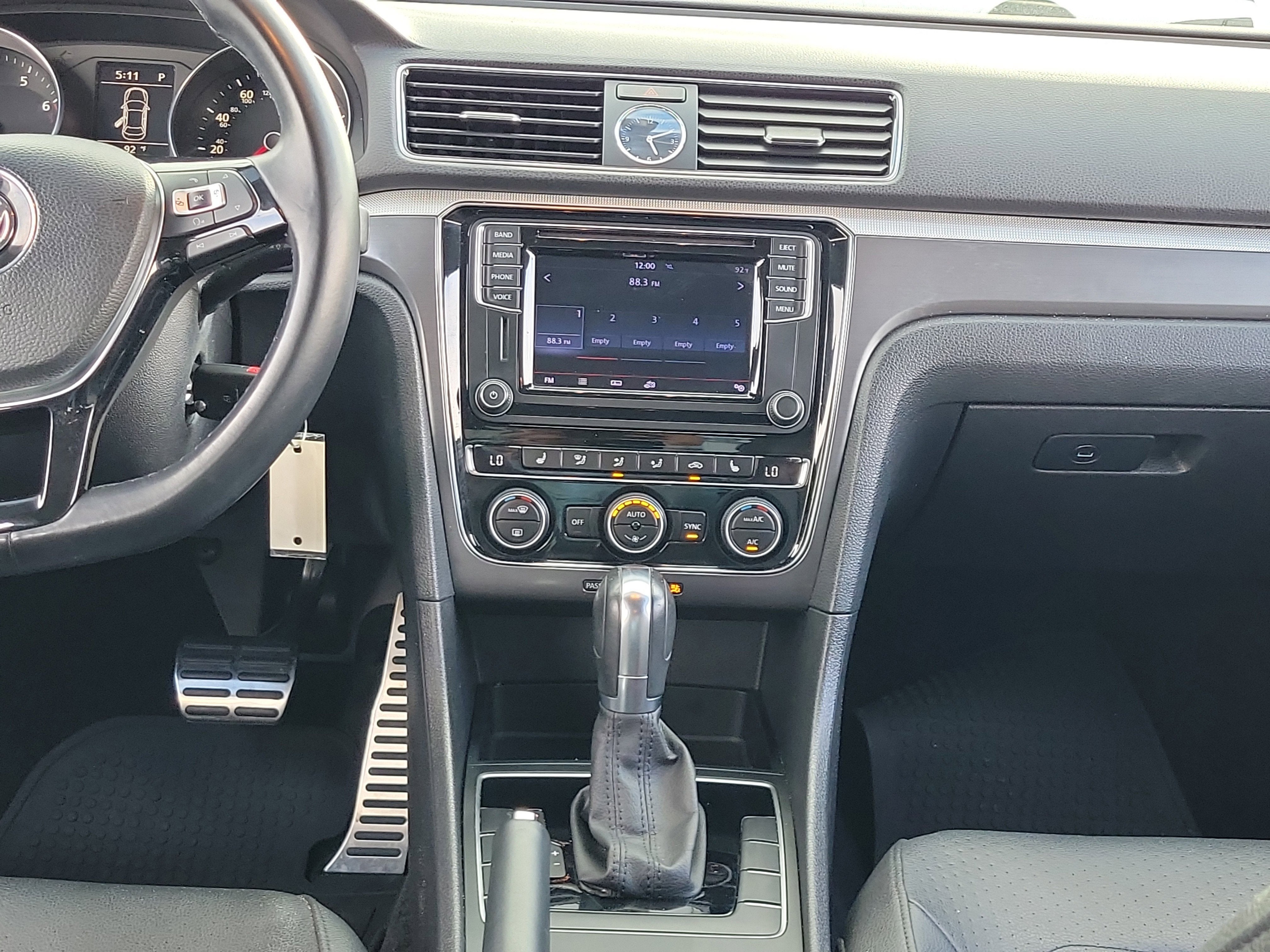2017 Volkswagen Passat R-Line w/Comfort Pkg
