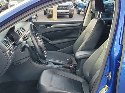 2017 Volkswagen Passat R-Line w/Comfort Pkg
