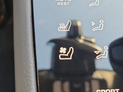 2025 Porsche Macan T