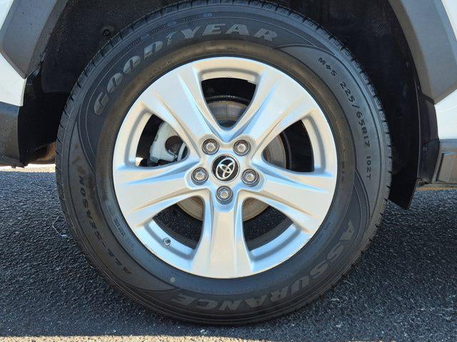 2020 Toyota RAV4 Hybrid LE