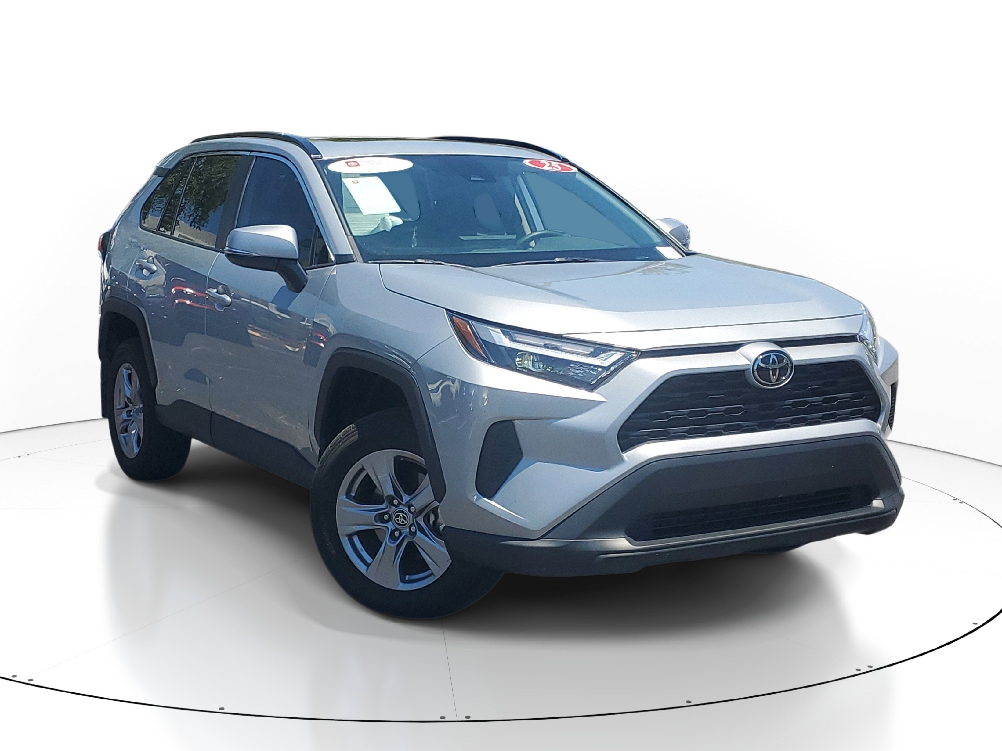 2025 Toyota RAV4 XLE FWD's photo