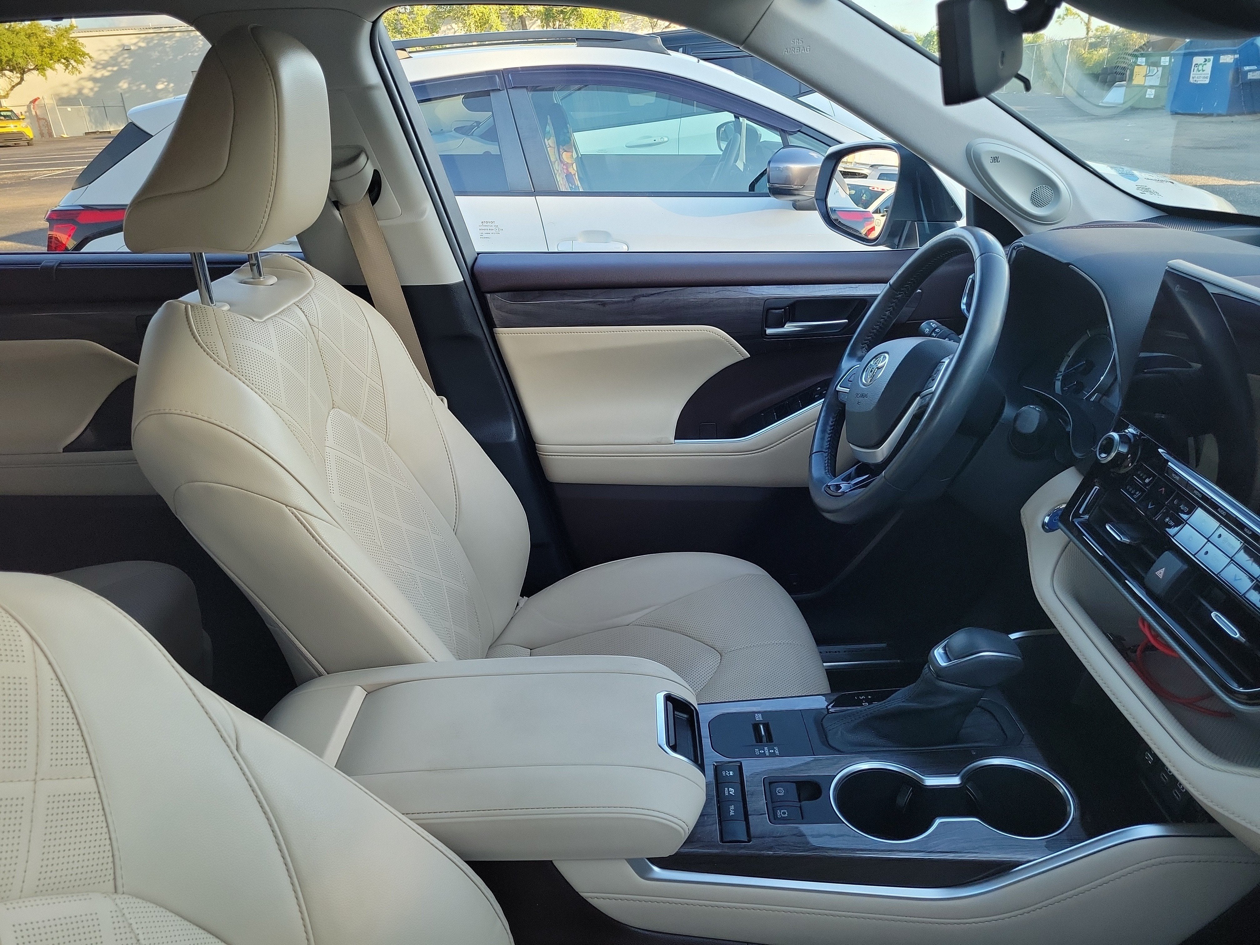 2022 Toyota Highlander Hybrid Platinum