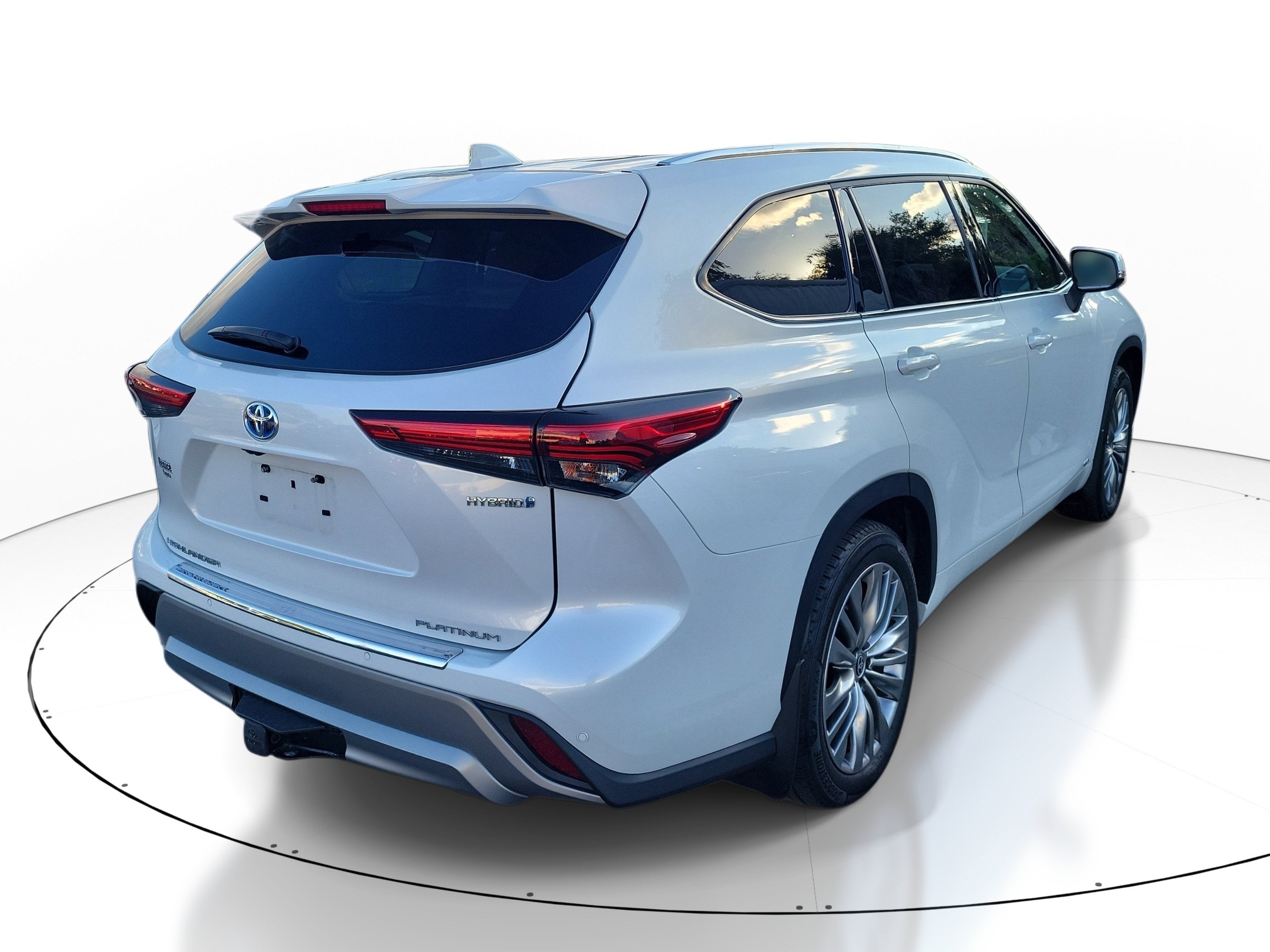 2022 Toyota Highlander Hybrid Platinum