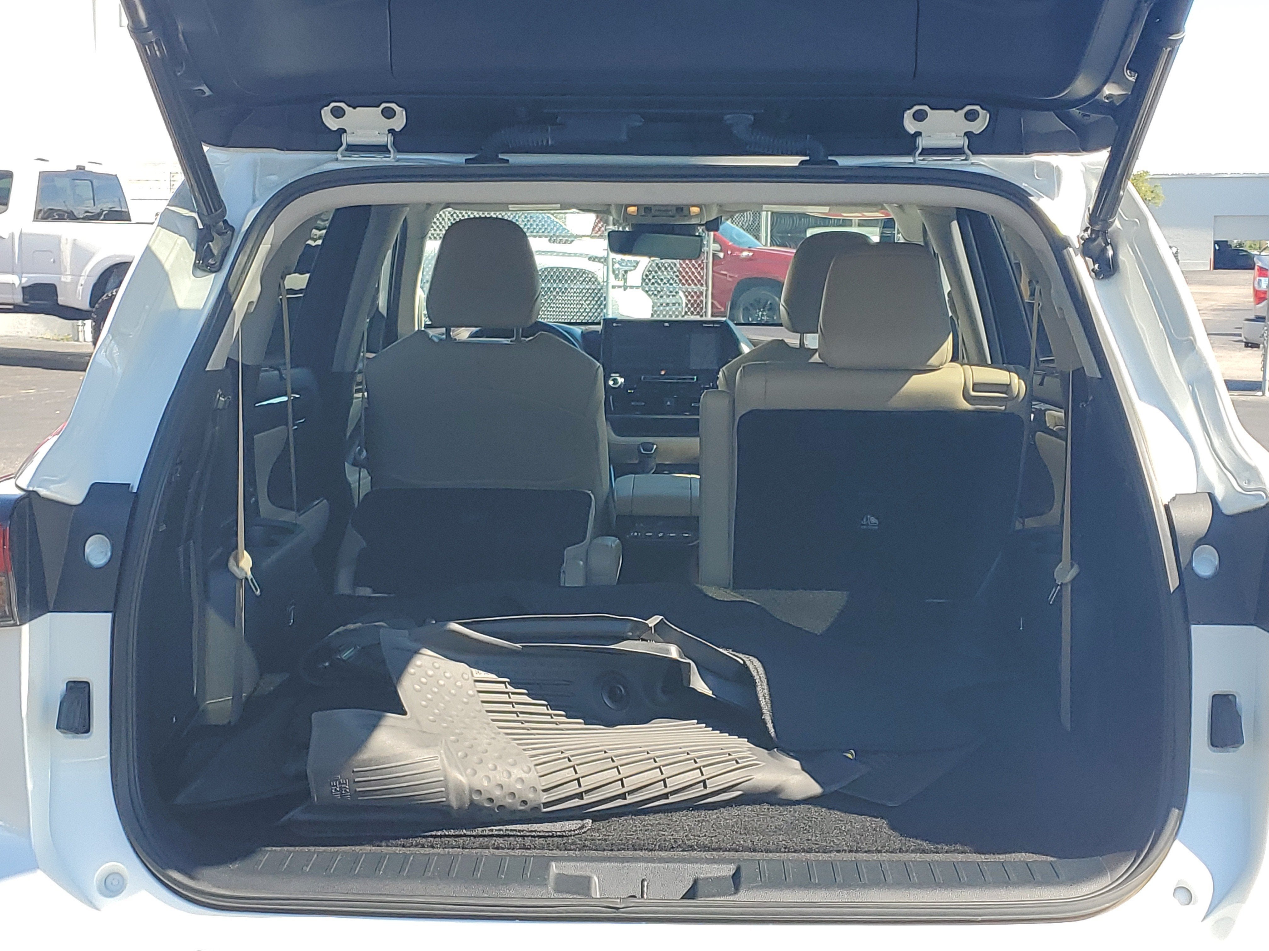 2022 Toyota Highlander Hybrid Platinum