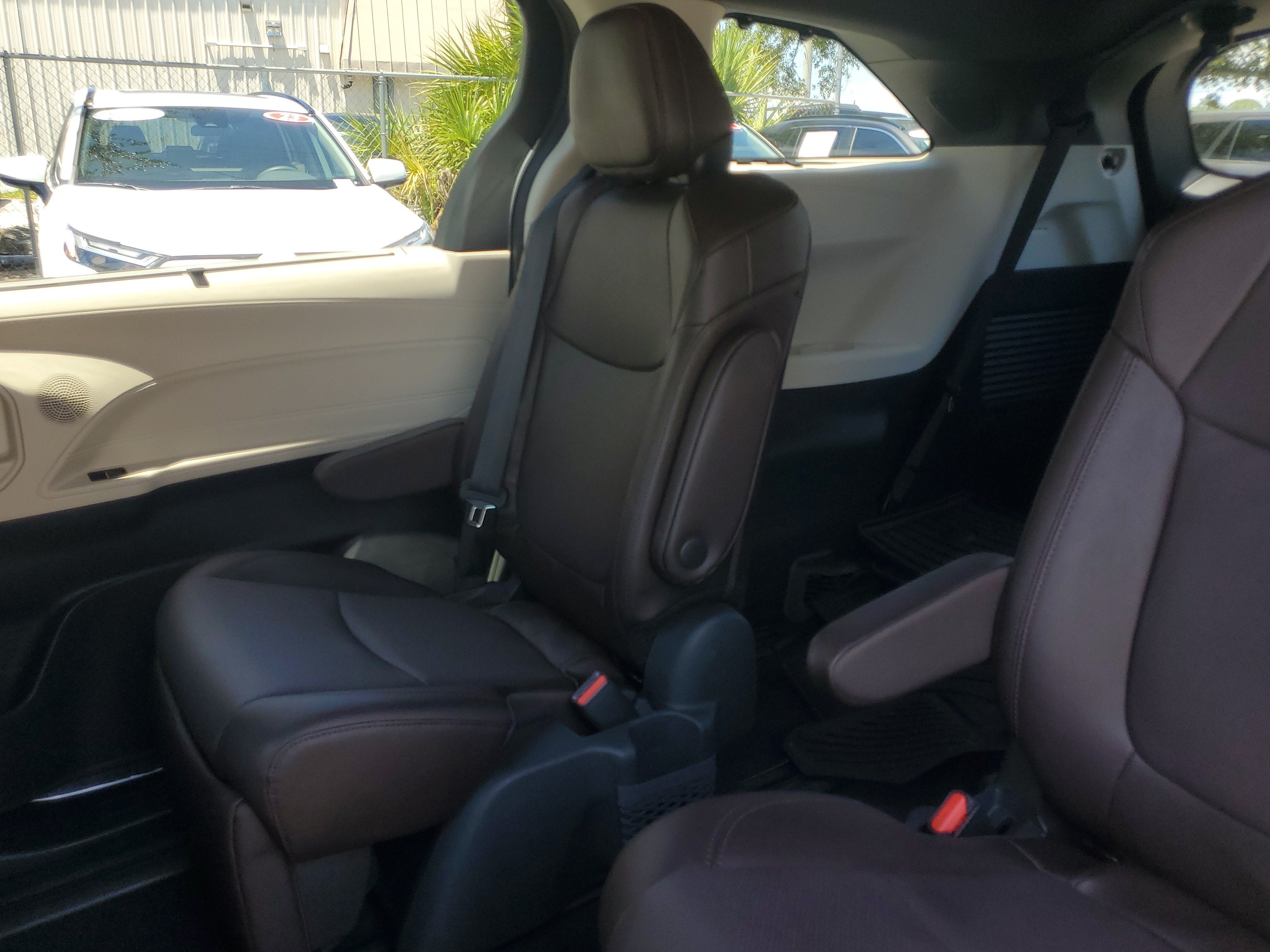 2023 Toyota Sienna Platinum
