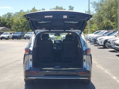2023 Toyota Sienna Platinum