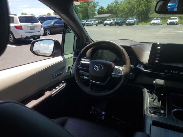 2023 Toyota Sienna Platinum