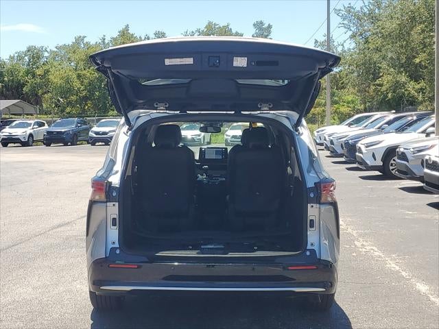2023 Toyota Sienna Platinum