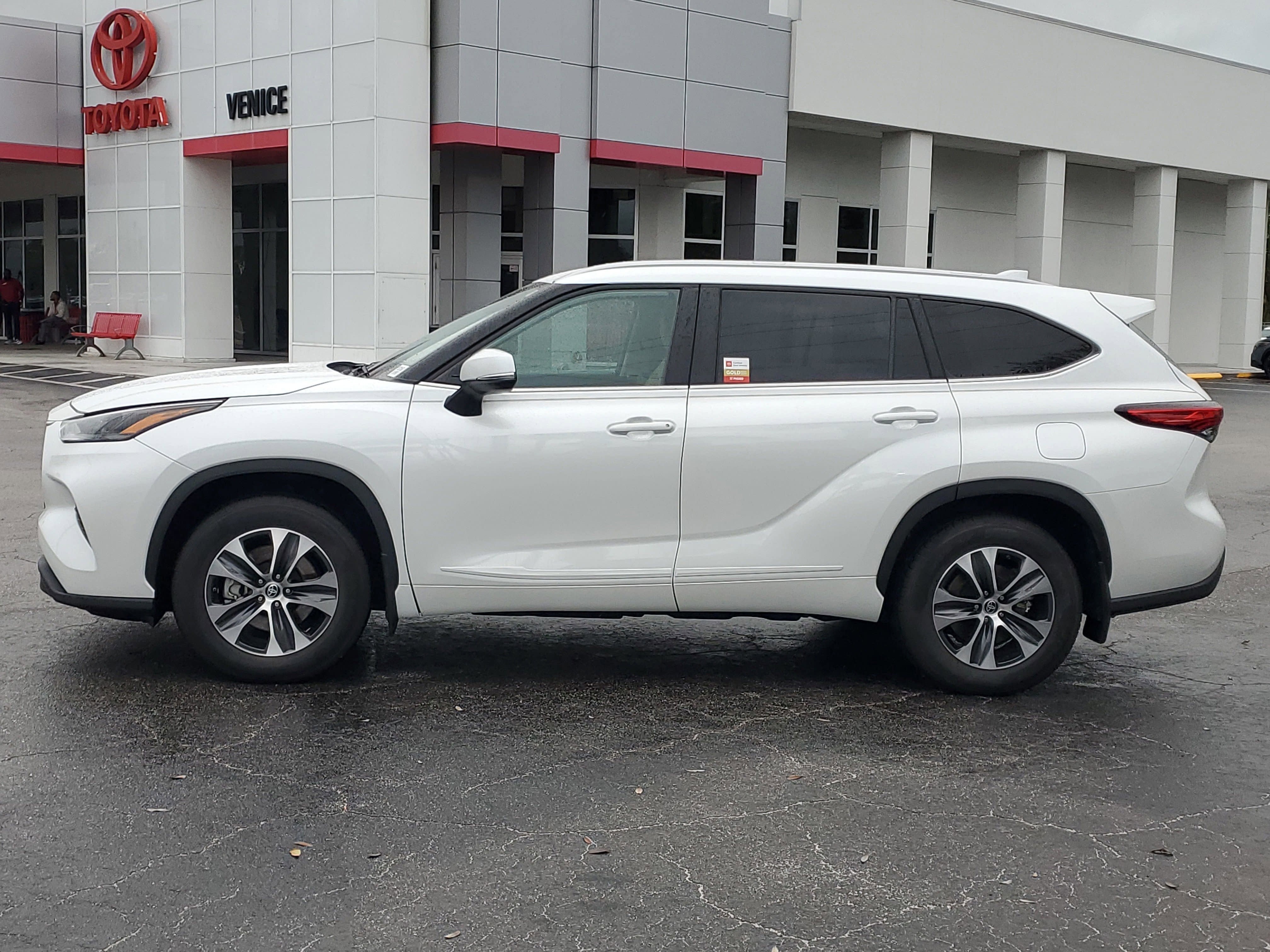 2023 Toyota Highlander Hybrid XLE
